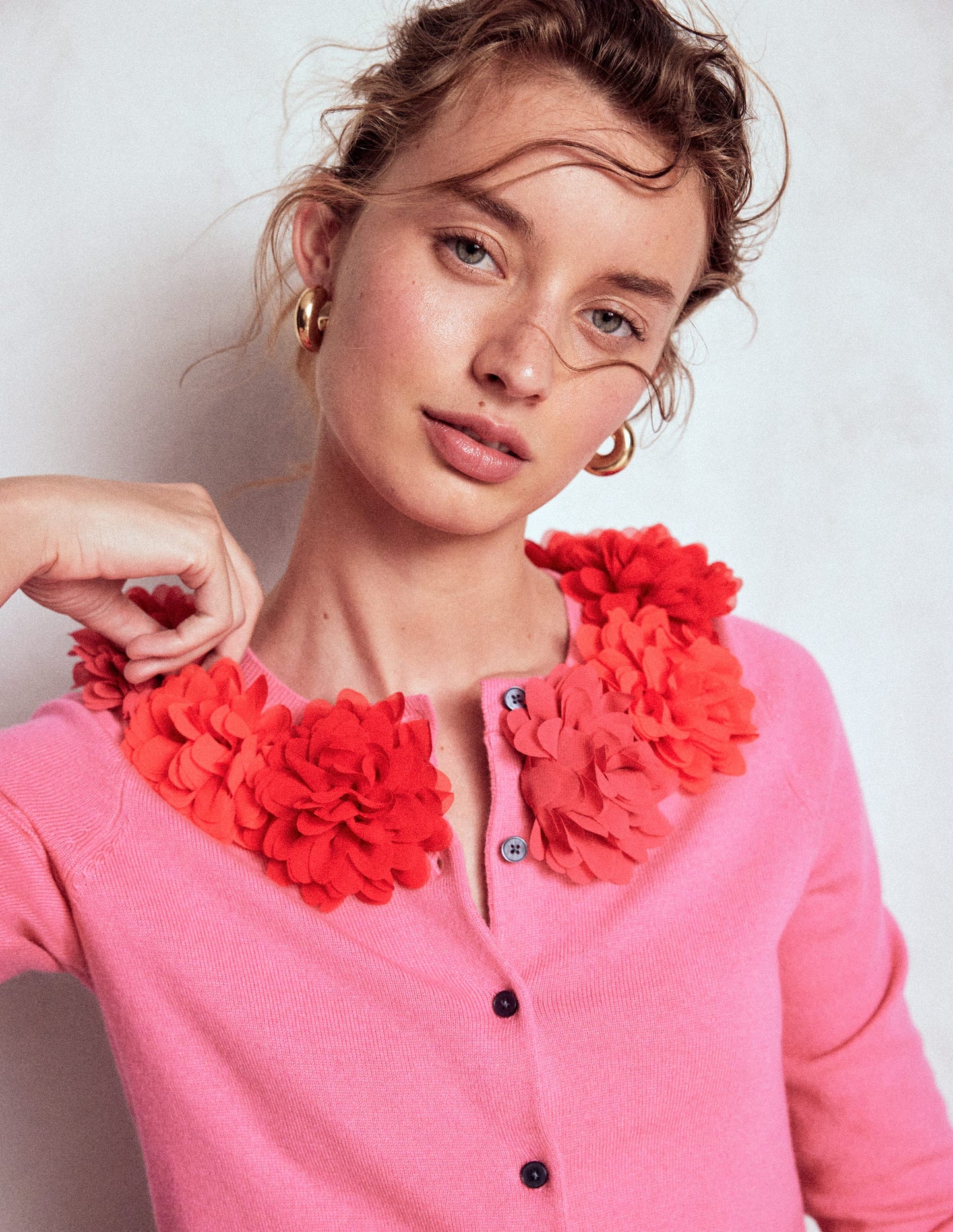Verkürzte Strickjacke mit Rundhalsausschnitt-Rosa Schleife