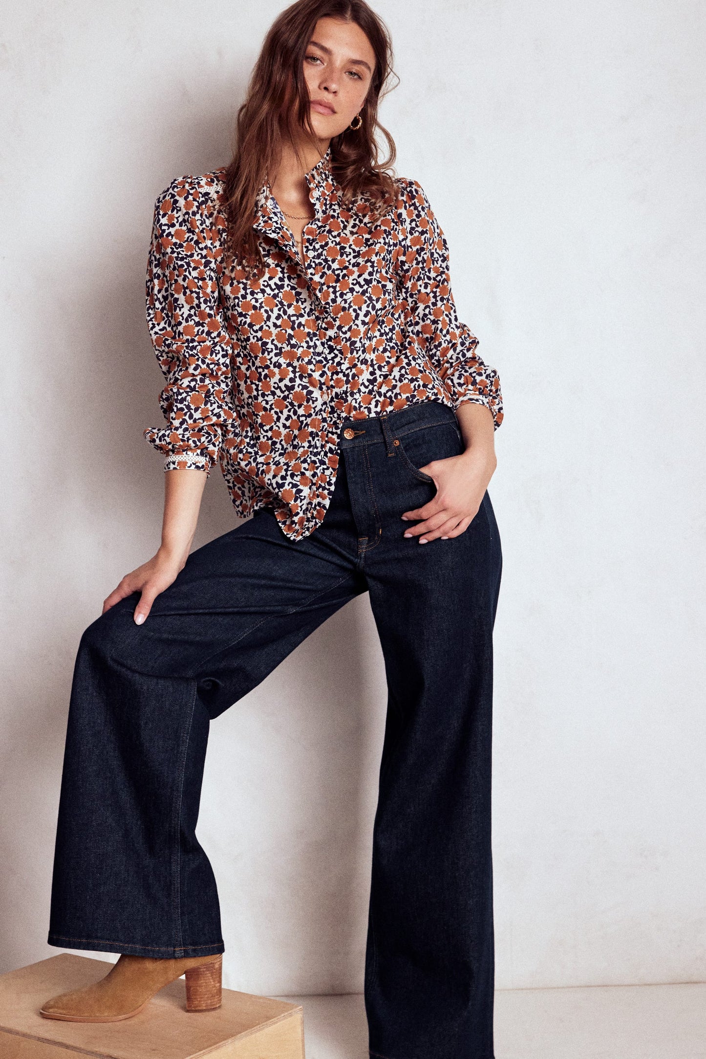 Hoch geschnittene Jeans mit weitem Bein-Indigo Waschung