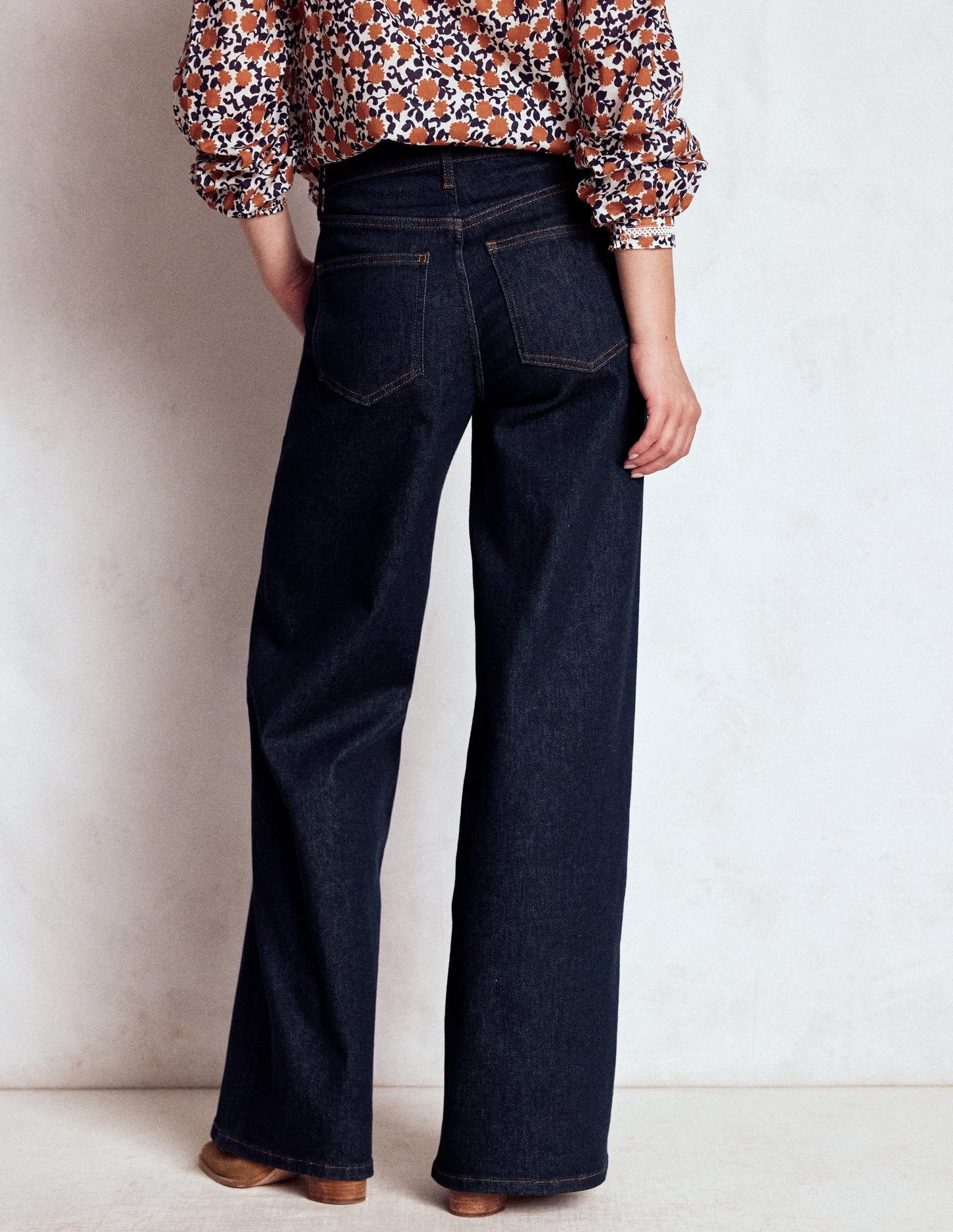 Hoch geschnittene Jeans mit weitem Bein-Indigo Waschung