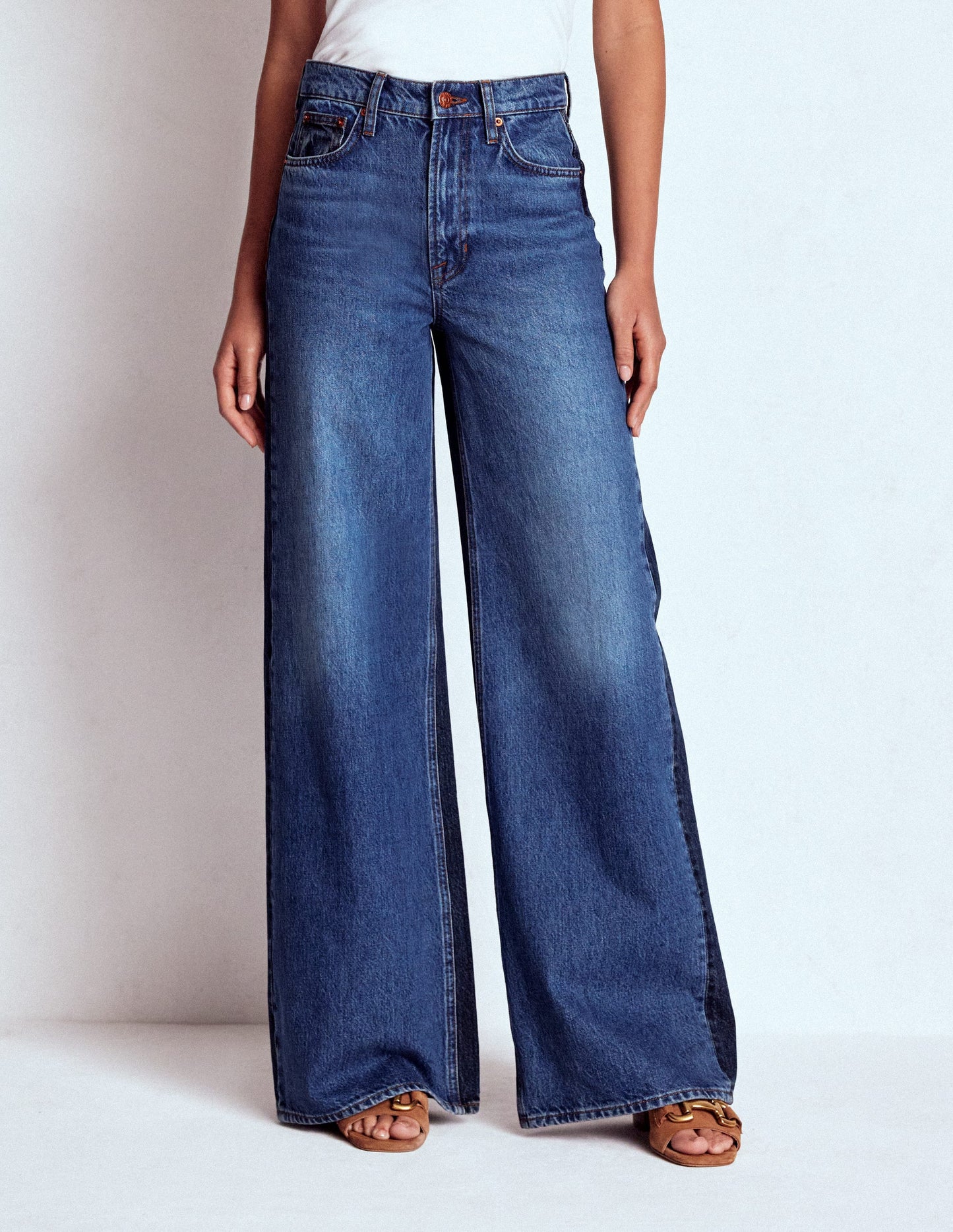 Hoch geschnittene Jeans mit weitem Bein-Mustermix