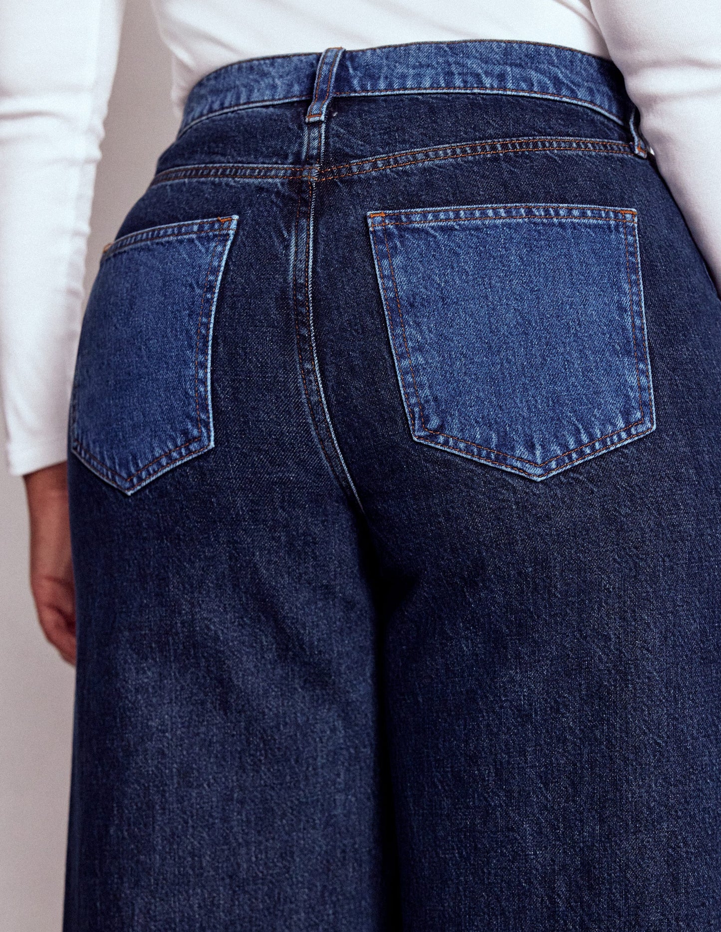 Hoch geschnittene Jeans mit weitem Bein-Mustermix