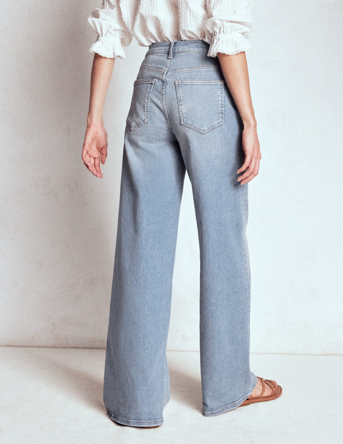 Hoch geschnittene Jeans mit weitem Bein-Ausgeblichene Optik