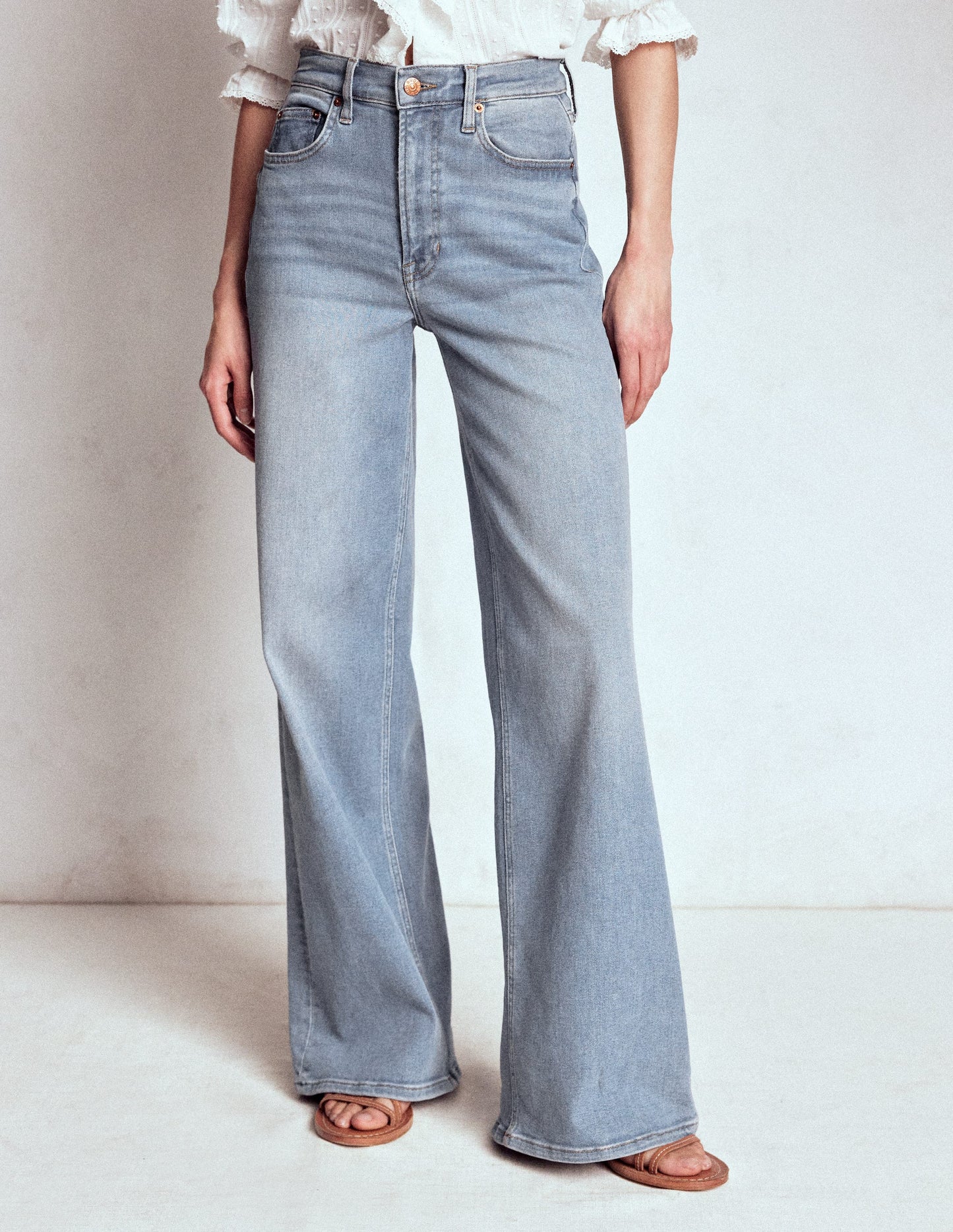 Hoch geschnittene Jeans mit weitem Bein-Ausgeblichene Optik