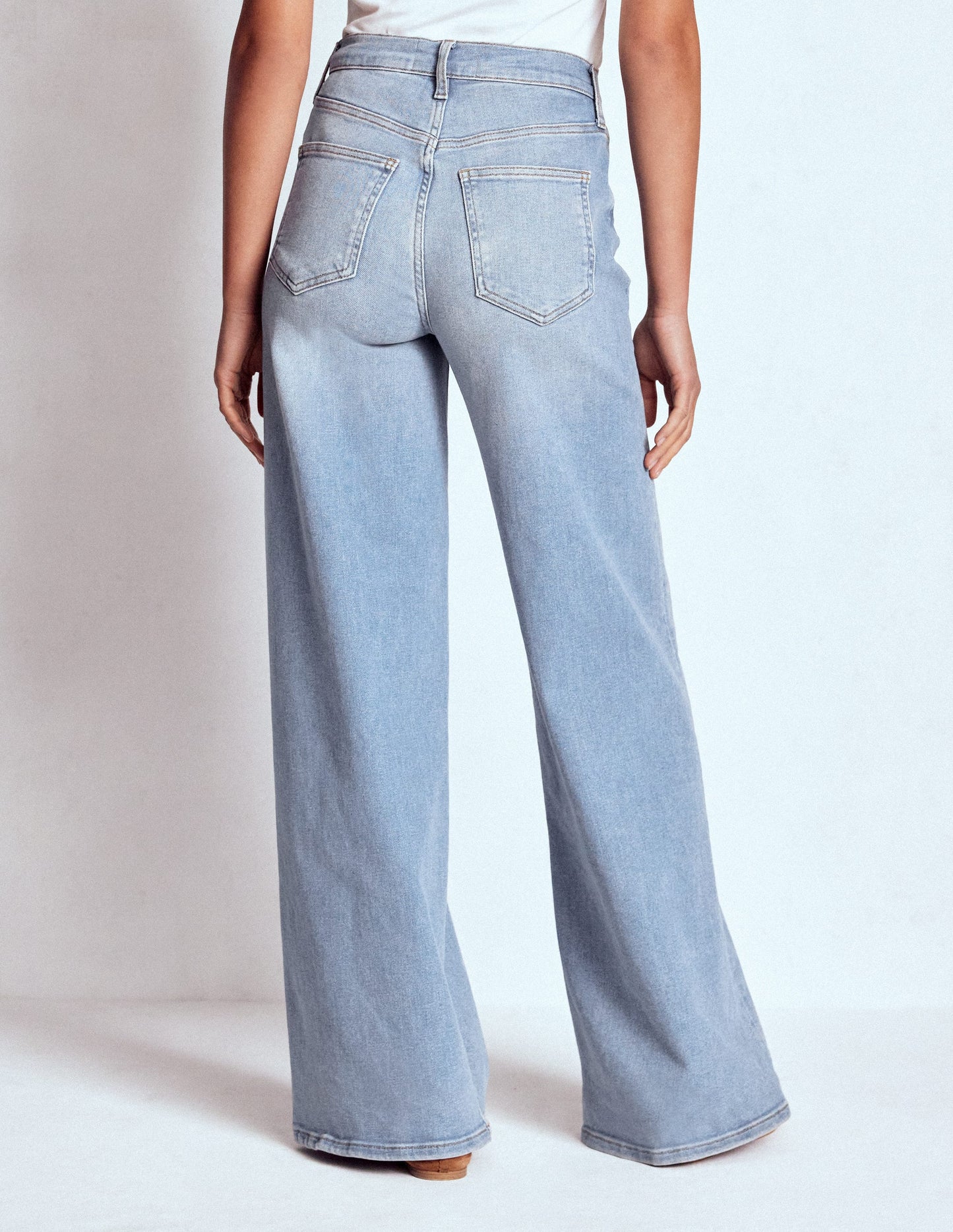 Hoch geschnittene Jeans mit weitem Bein-Ausgeblichene Optik