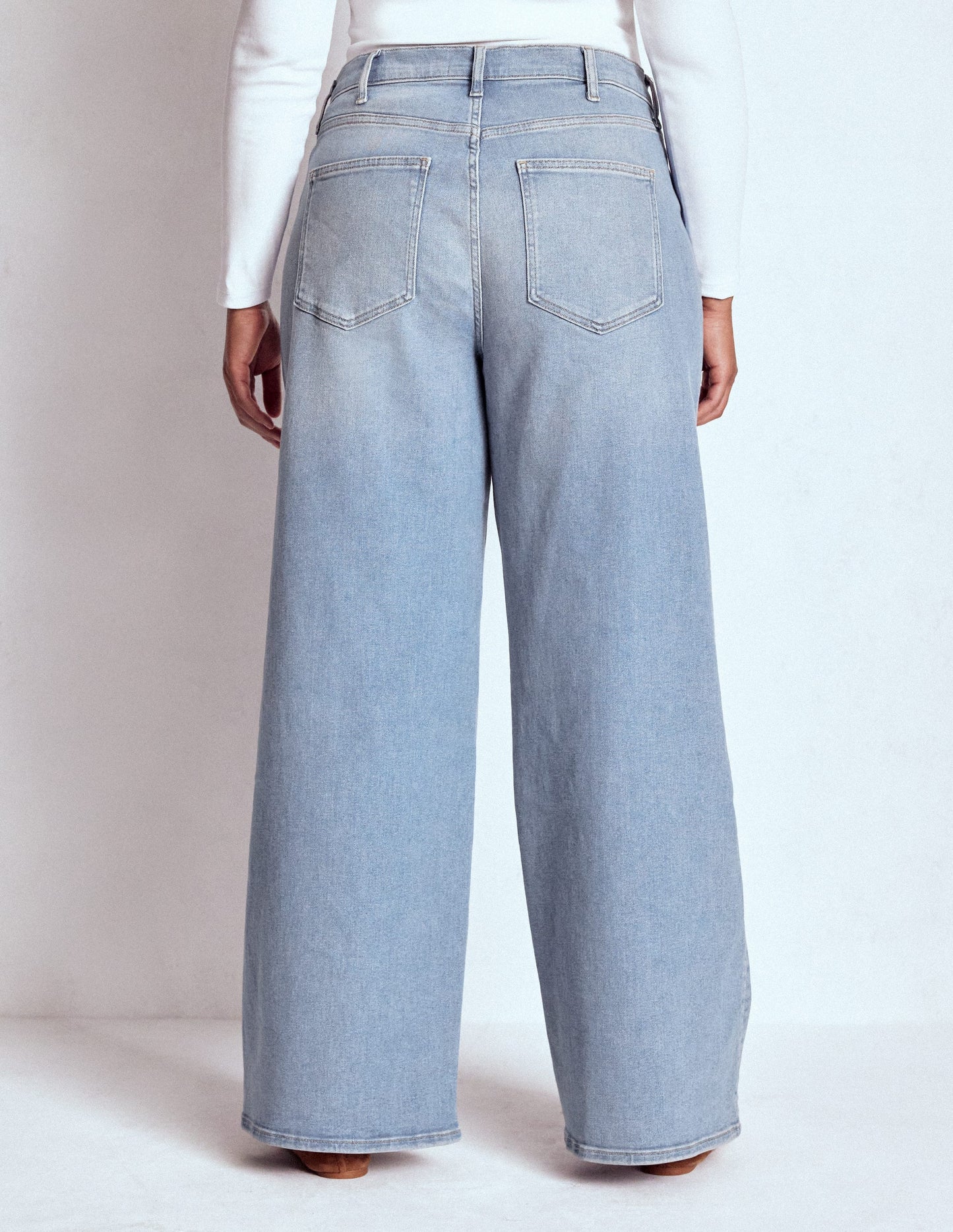 Hoch geschnittene Jeans mit weitem Bein-Ausgeblichene Optik