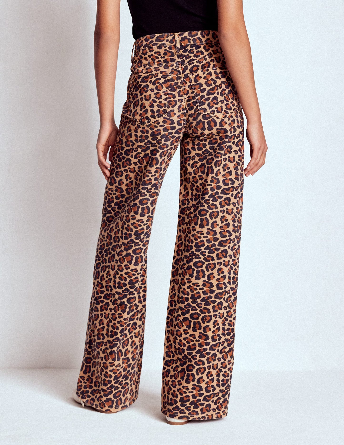 Hoch geschnittene Jeans mit weitem Bein-Leopardenmuster