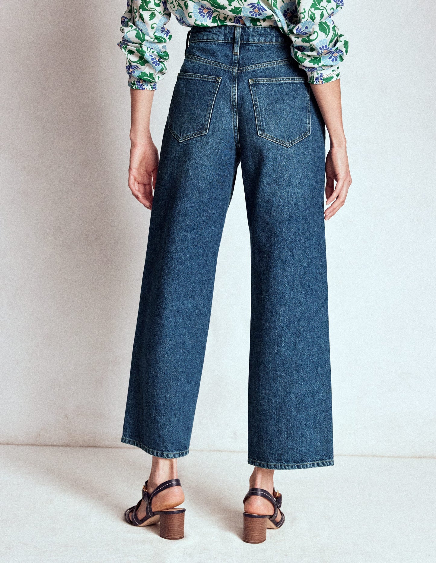 Kurze Jeans mit hohem Bund und geradem Beinschnitt-Medium Vintage