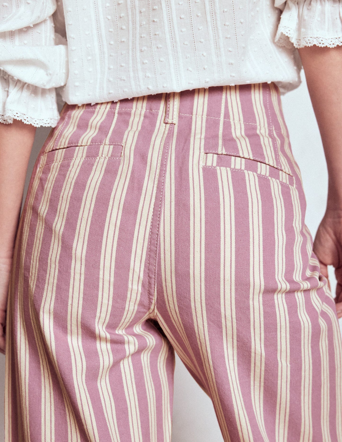 Primrose Hose mit aufgesetzten Taschen-Flieder Tram-Streifen