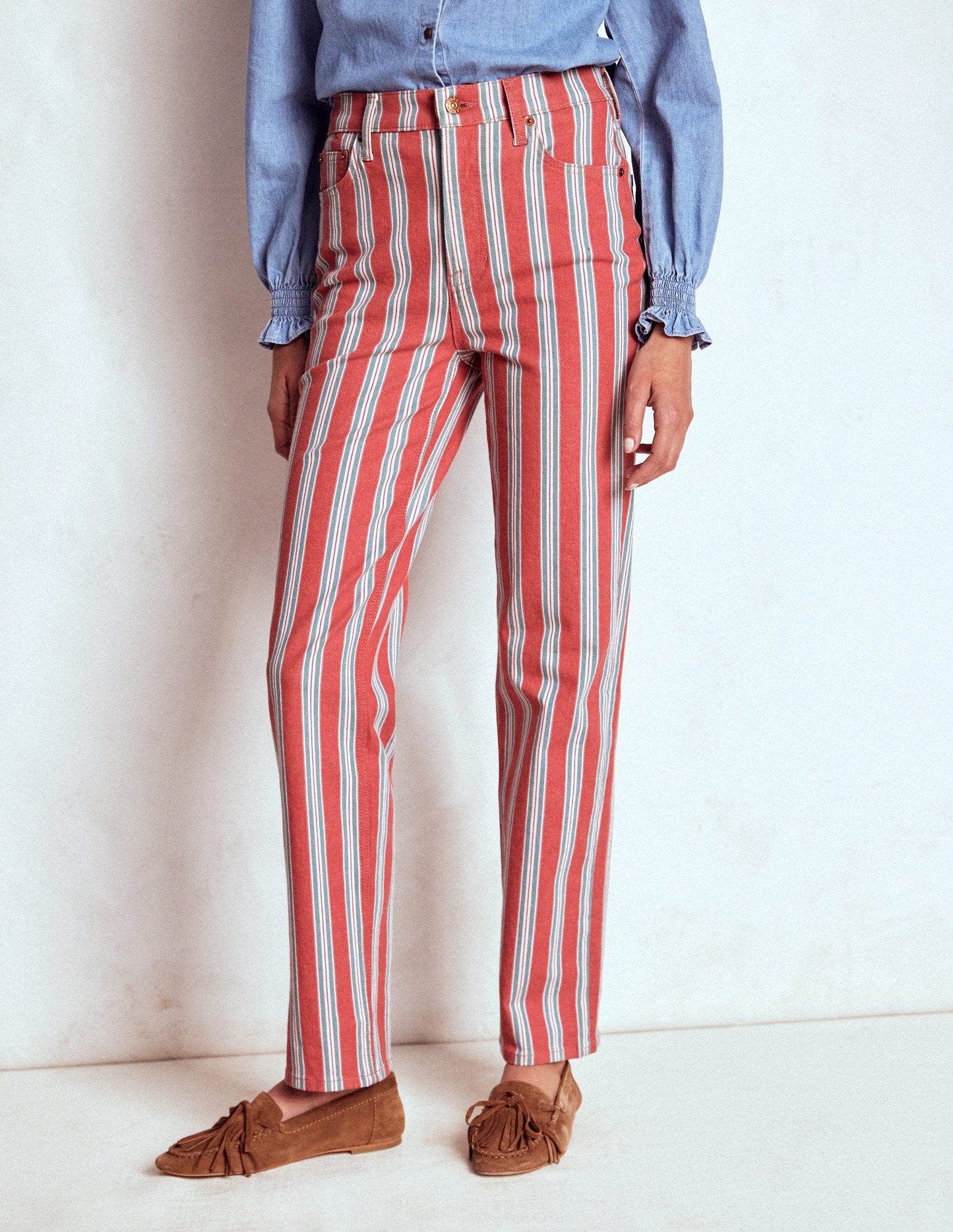 Gestreifte Jeans mit hohem Bund-Rot, Blau und Rosa Streifen