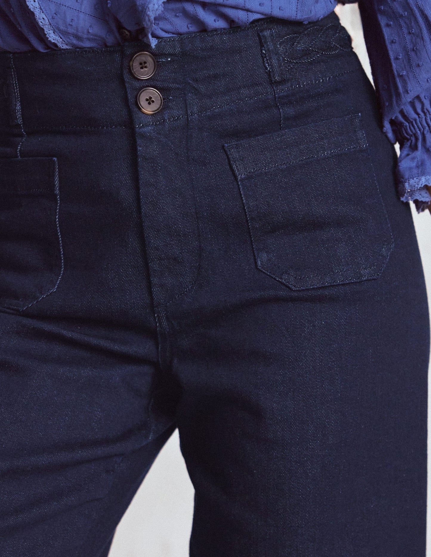 Primel Jeans mit aufgesetzter Tasche-Indigoblau Flechtoptik