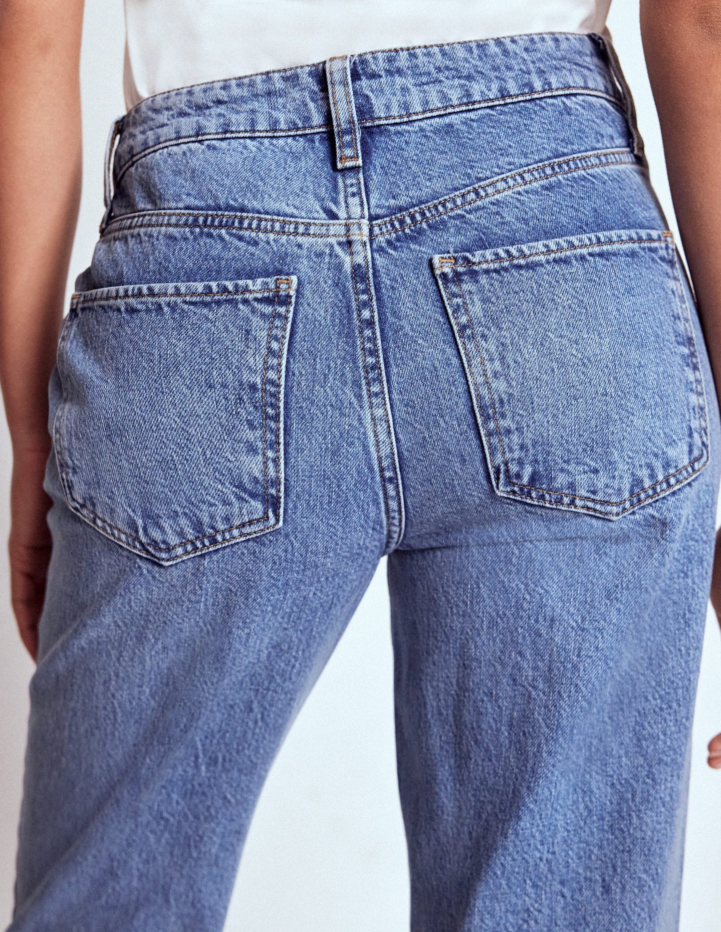 Feste Jeans mit hohem Bund und geradem Bein-Ausgeblichene Optik