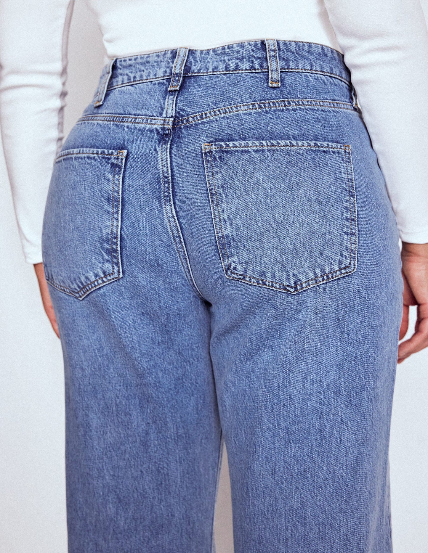 Feste Jeans mit hohem Bund und geradem Bein-Ausgeblichene Optik