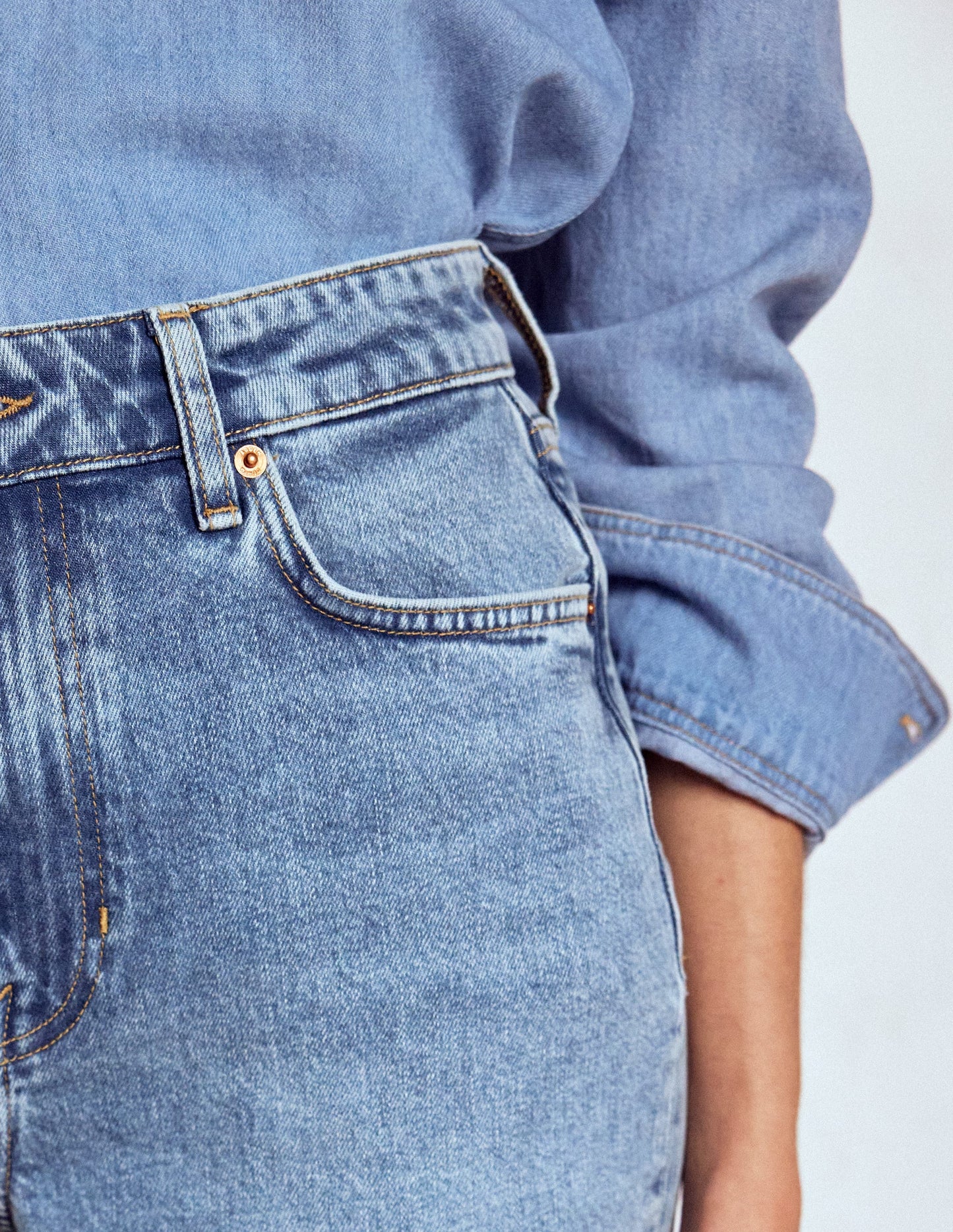 Bequeme, mittelhohe Stretch-Jeans-Ausgeblichene Optik
