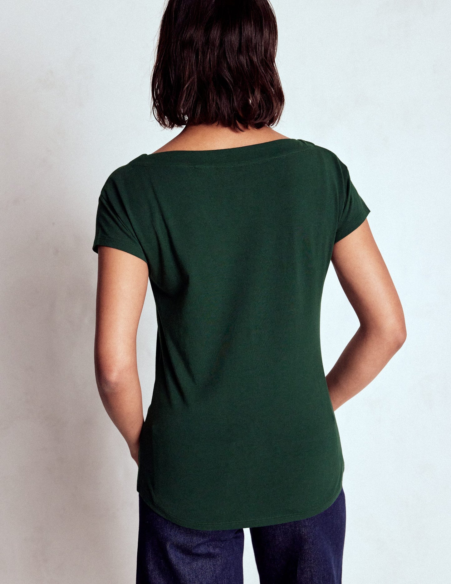 Superweiches T-Shirt mit U-Boot-Ausschnitt-Kiefergrün