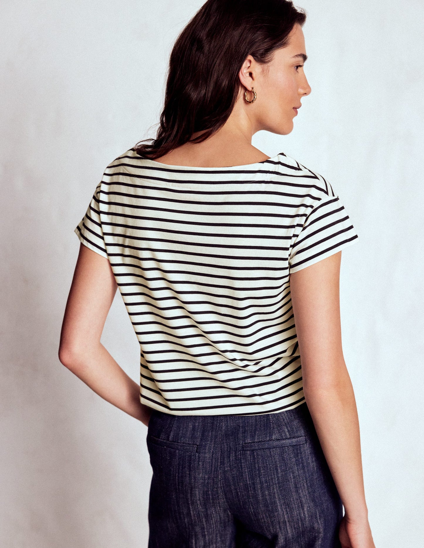 Superweiches T-Shirt mit U-Boot-Ausschnitt-Naturweiß/Navy, Gestreift