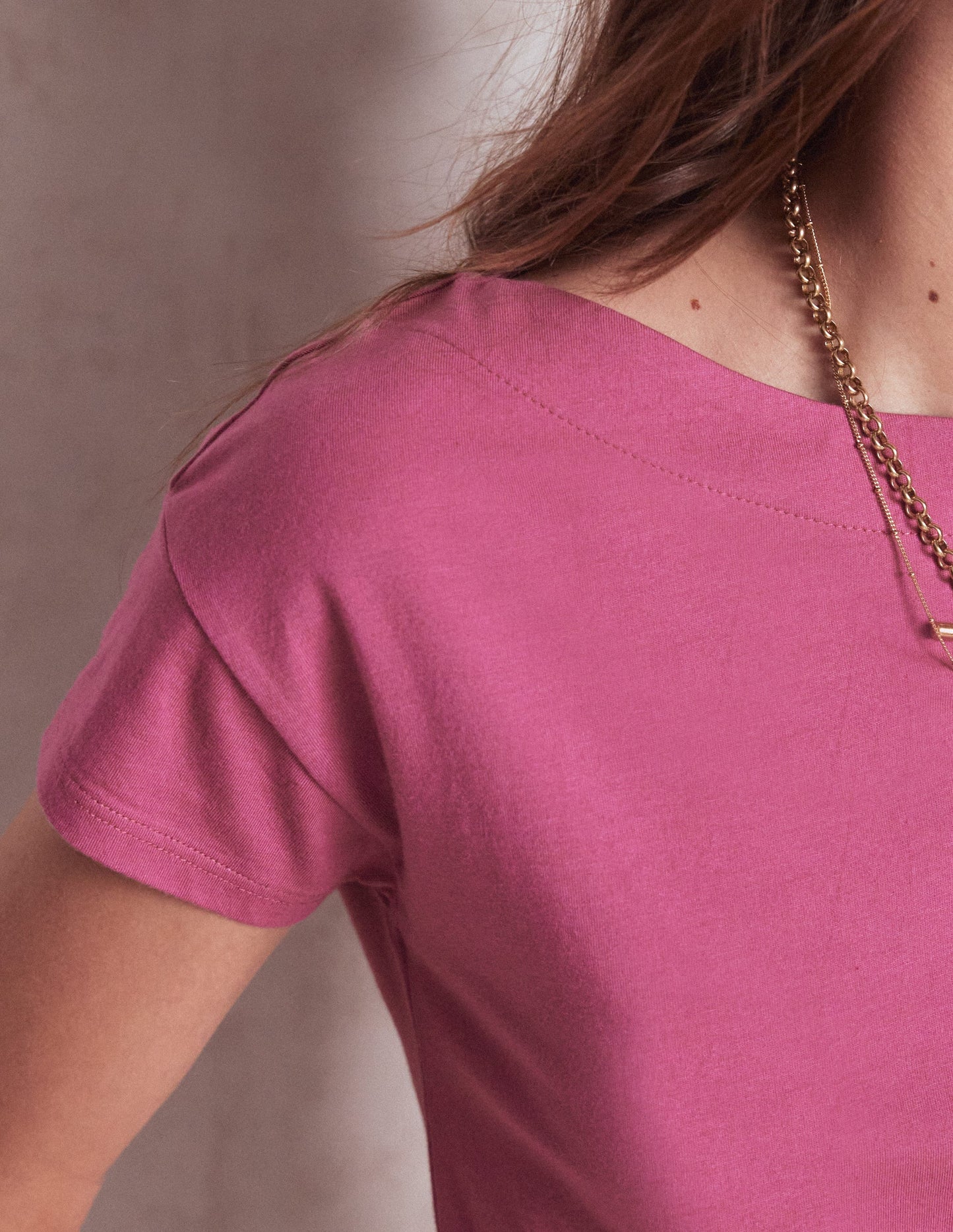 Superweiches T-Shirt mit U-Boot-Ausschnitt-Violette Zwetschge