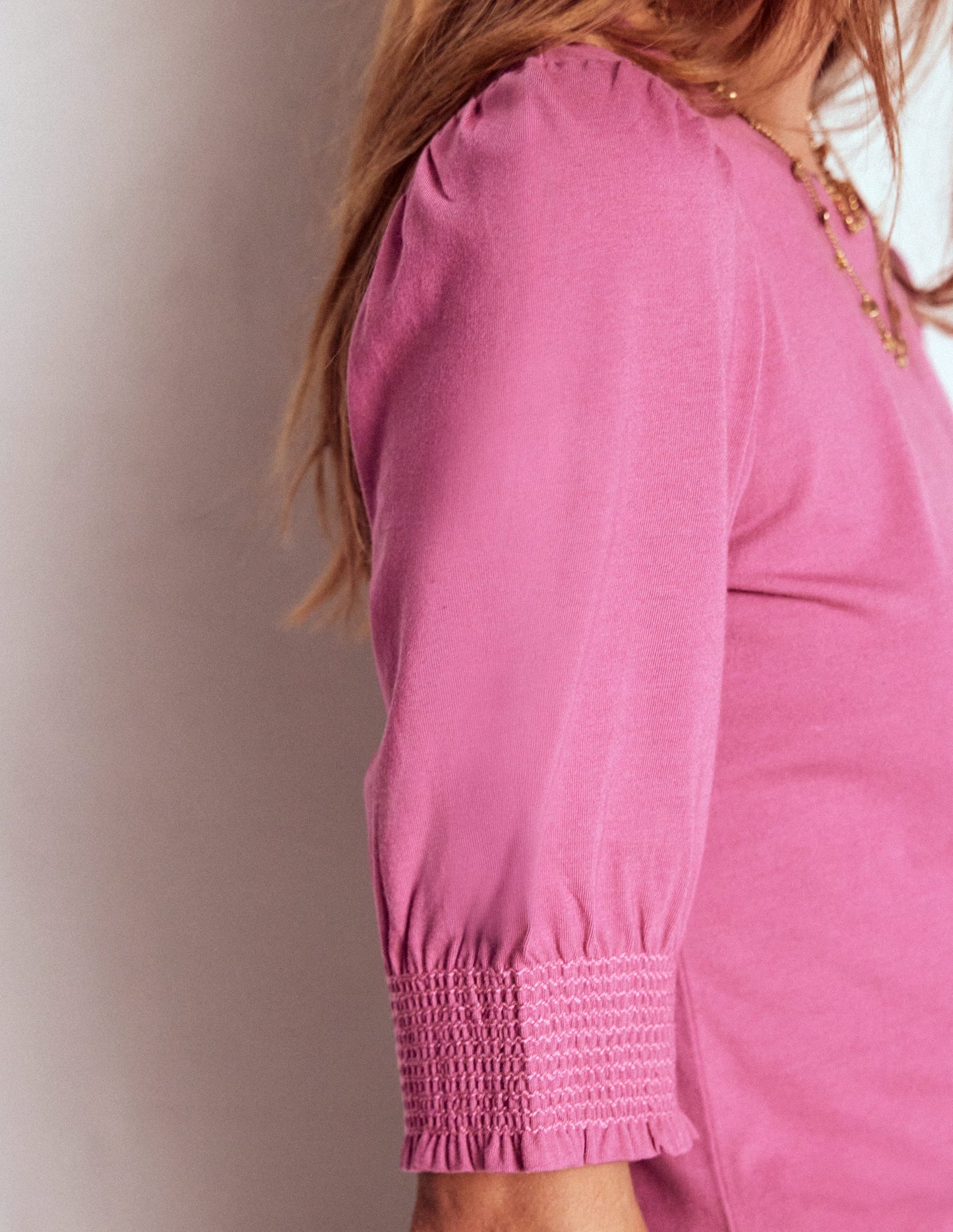 Kurzärmeliges Oberteil mit gesmokten Bündchen-Violette Zwetschge