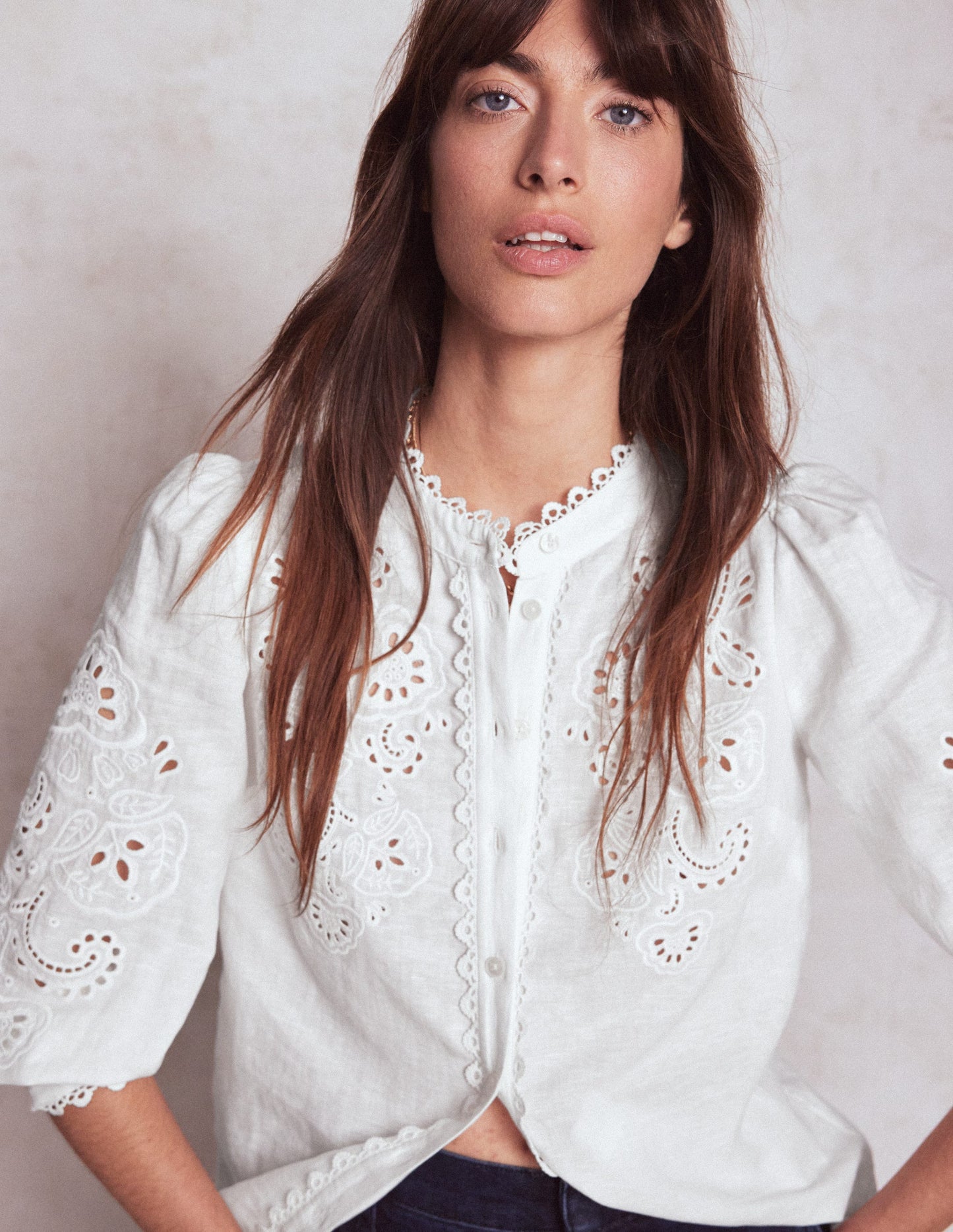 Alicia Leinenoberteil mit Cutwork-Weiß, Cutwork-Stickerei