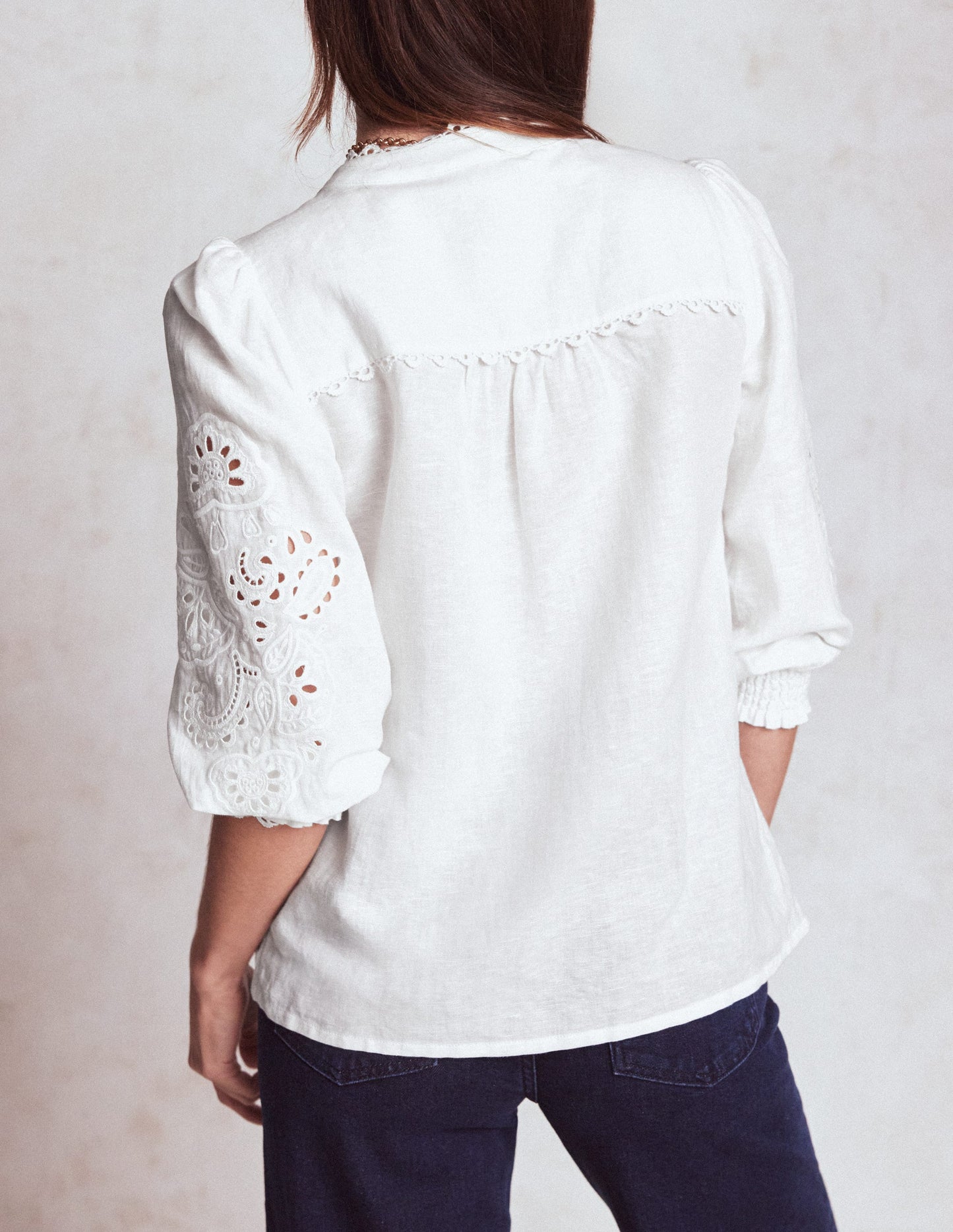 Alicia Leinenoberteil mit Cutwork-Weiß, Cutwork-Stickerei