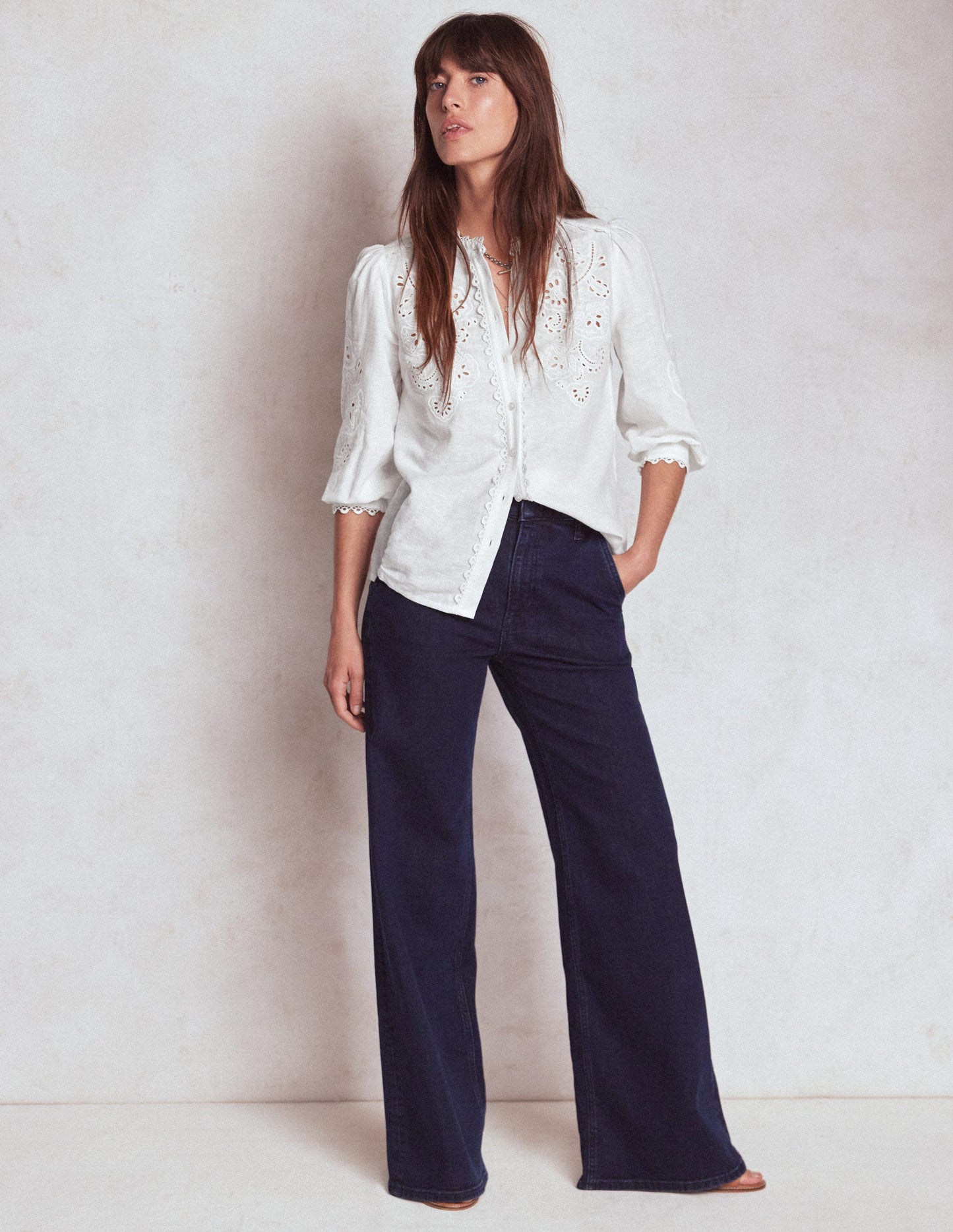 Alicia Leinenoberteil mit Cutwork-Weiß, Cutwork-Stickerei