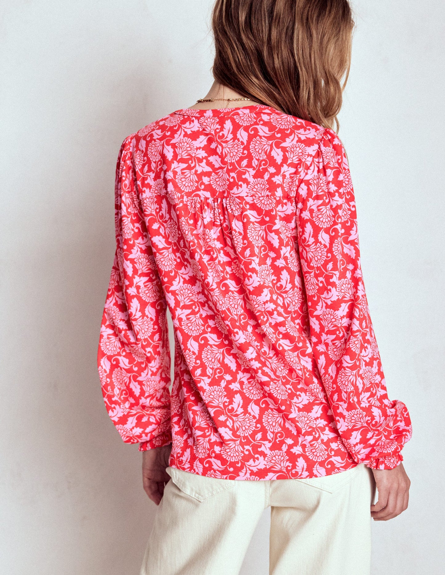 Elsa Jerseyhemd mit gesmokter Passe-Mohnblumenrot, Rebenornament
