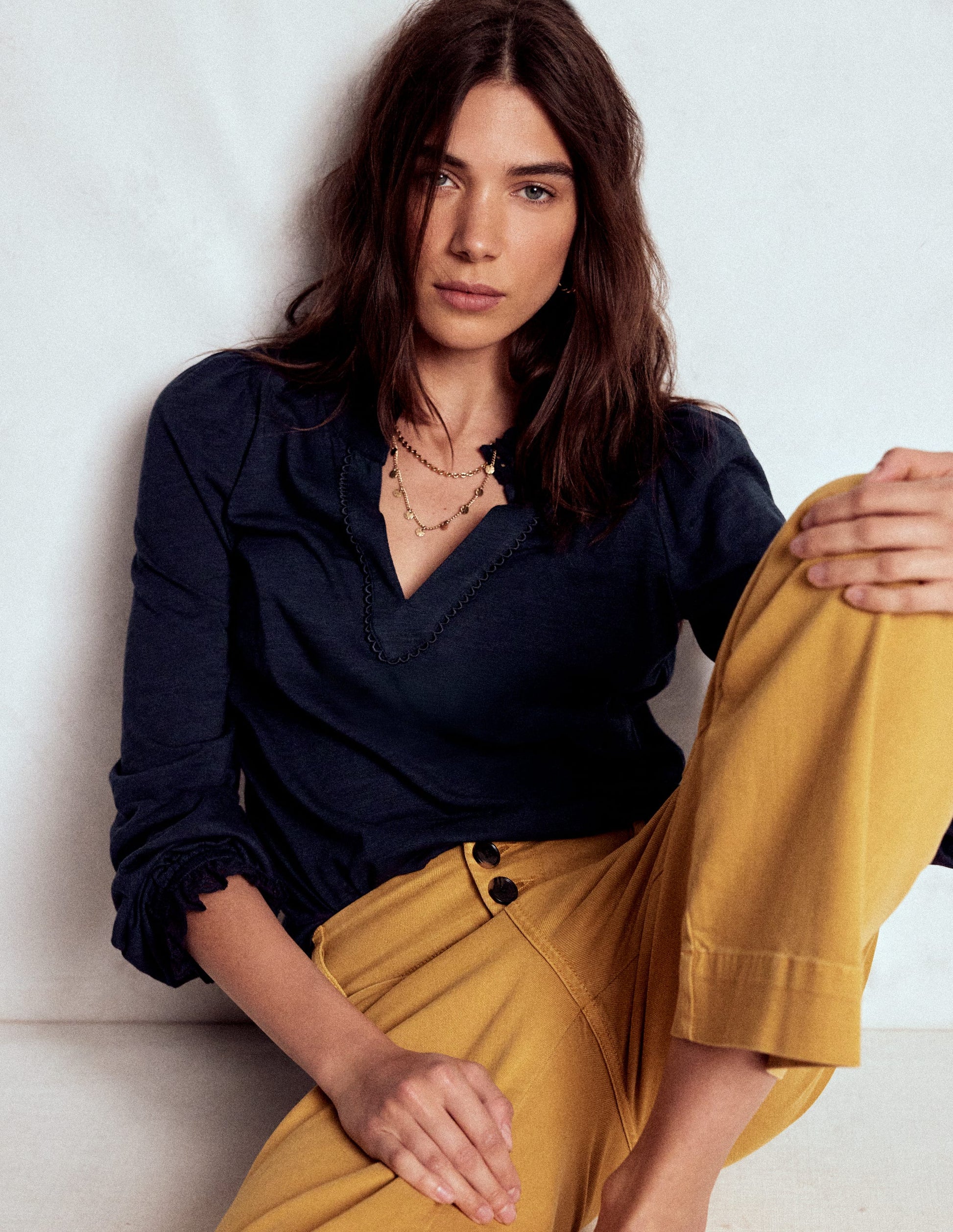 Aria Oberteil mit Lochstickerei und gekerbtem Ausschnitt-Marineblau-1