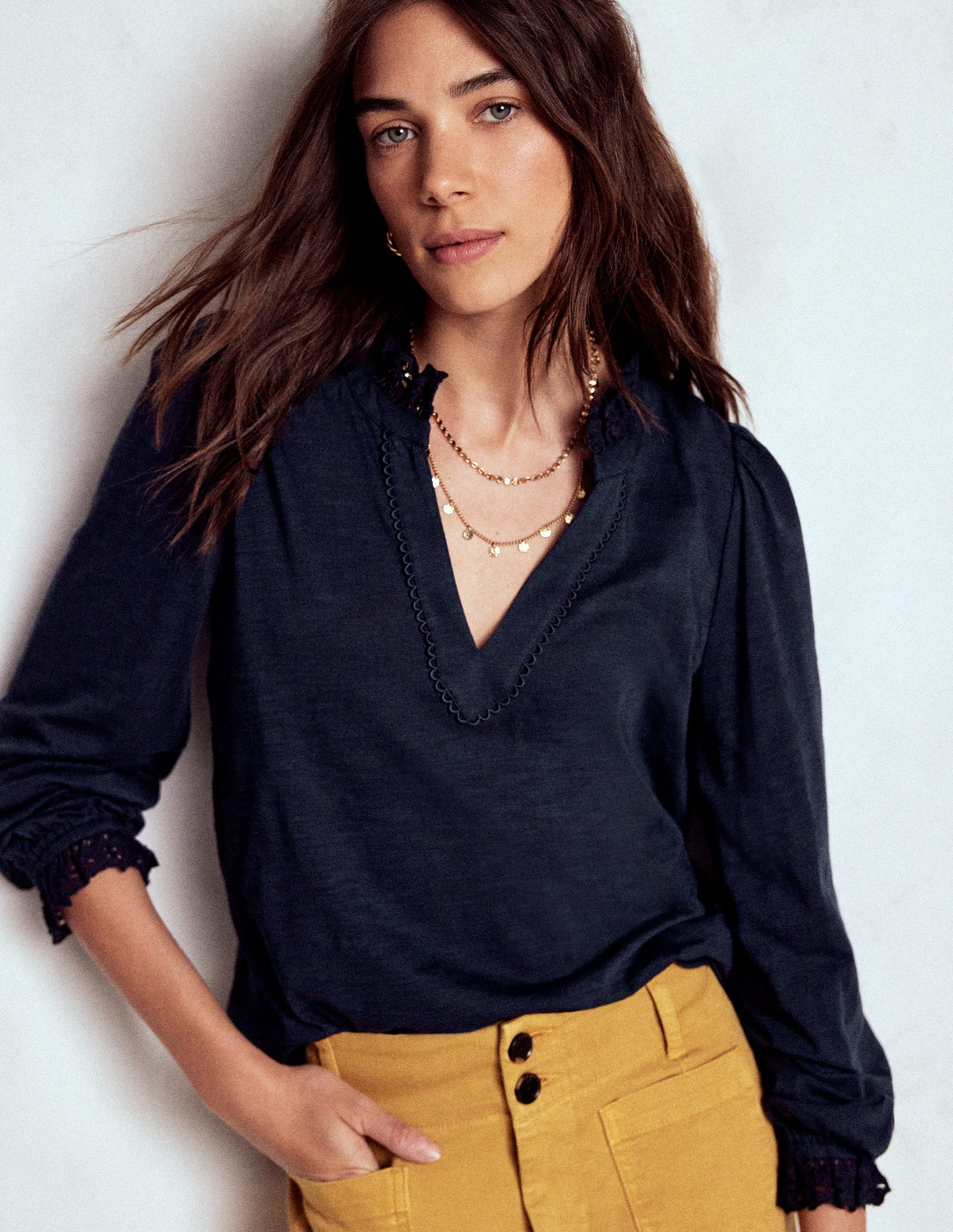 Aria Oberteil mit Lochstickerei und gekerbtem Ausschnitt-Marineblau-4