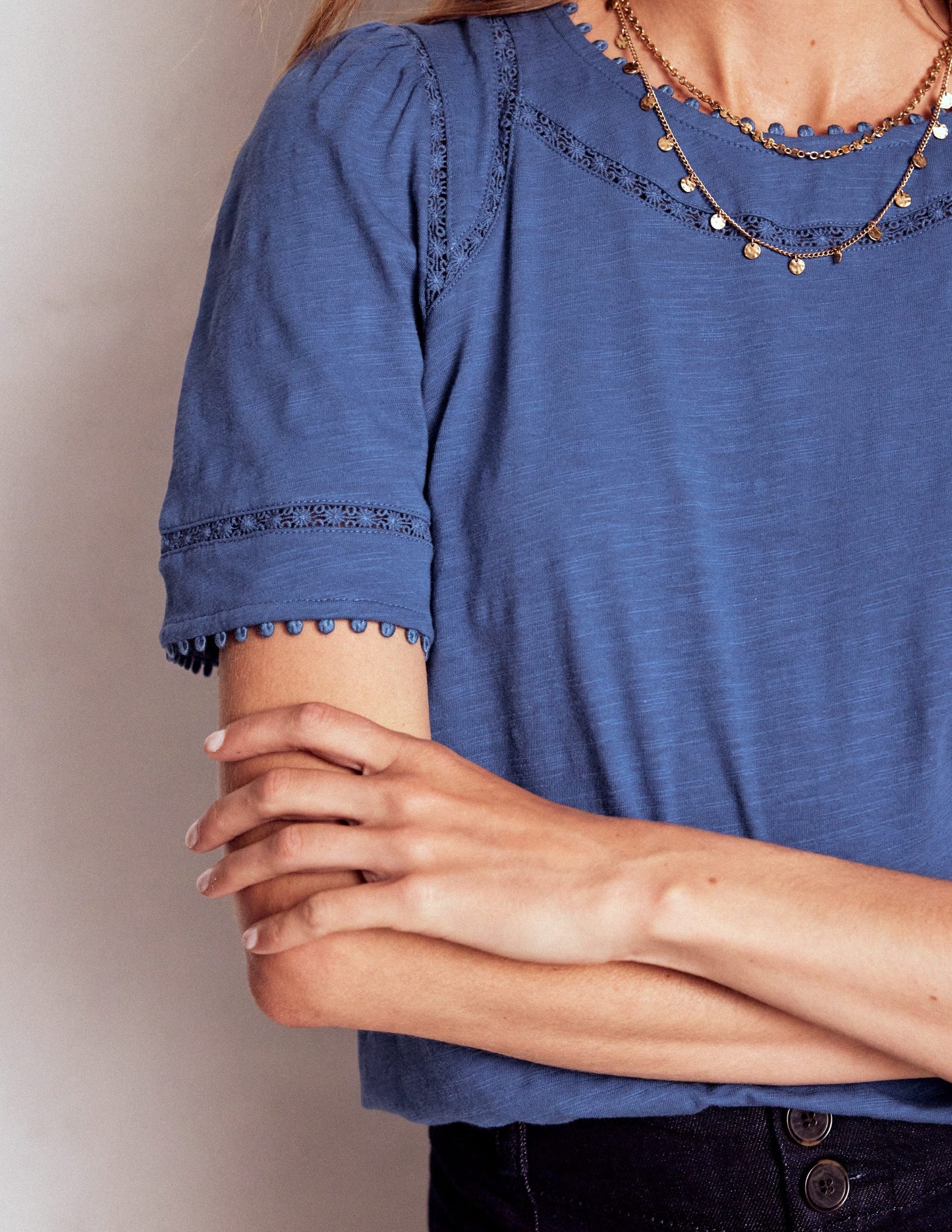 Top Mila à détails en dentelle-Bleu denim