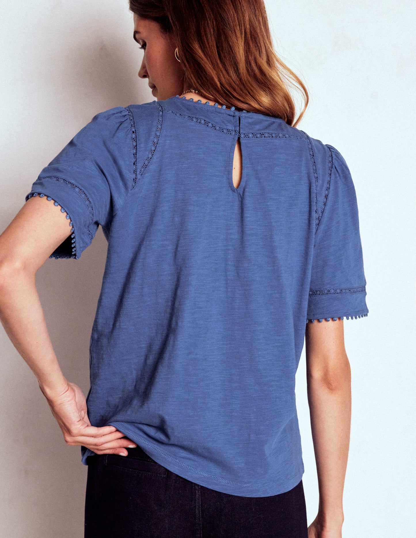 Top Mila à détails en dentelle-Bleu denim