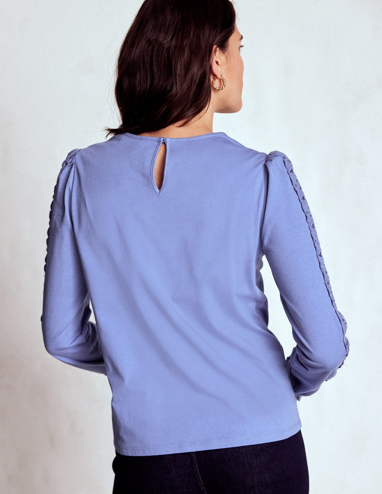 Scarlett Oberteil mit Lochstickerei-Besatz-Blau
