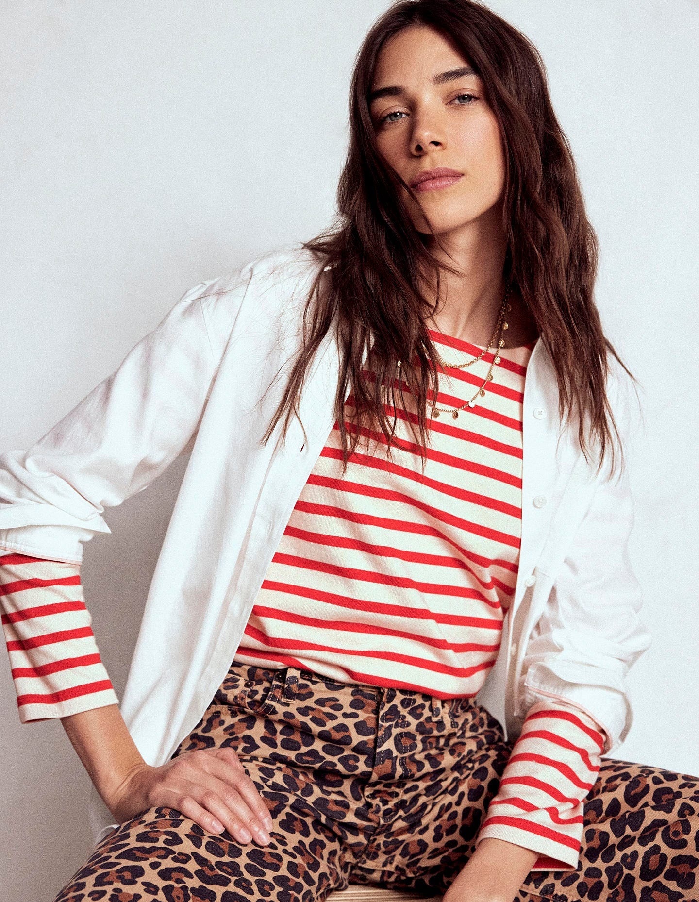 Maritimes Bretonshirt mit Zierknöpfen-Naturweiß und Leuchtendes Rot