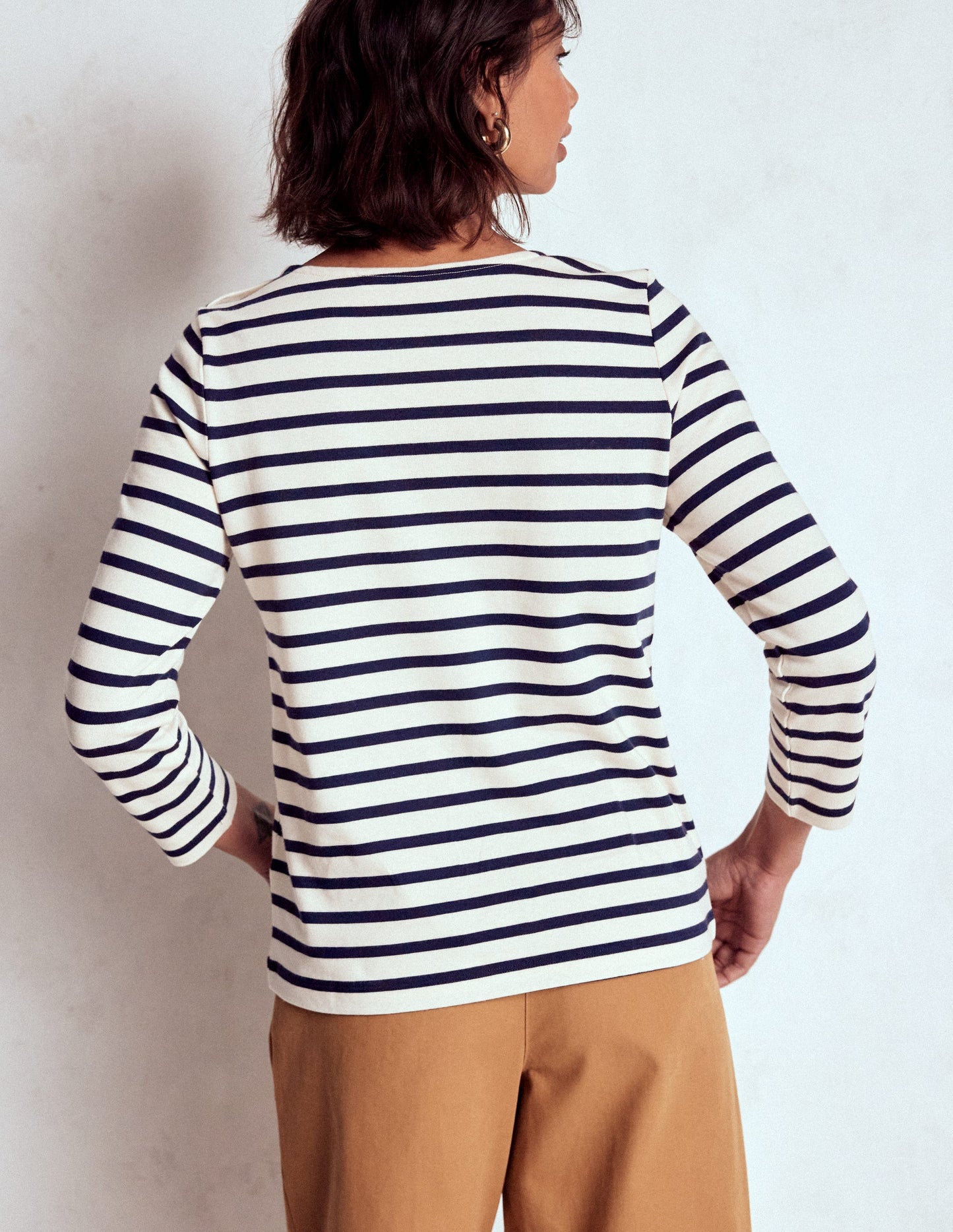 Maritimes Bretonshirt mit Zierknöpfen-Naturweiß und Navy, Gestreift