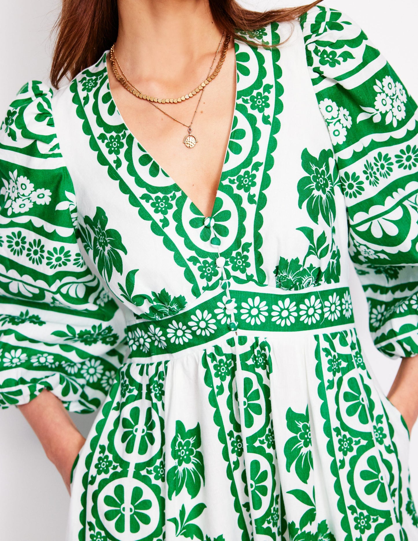 Robe longue Lola à manches blousantes-Émeraude profond, motif Ornate Tropics