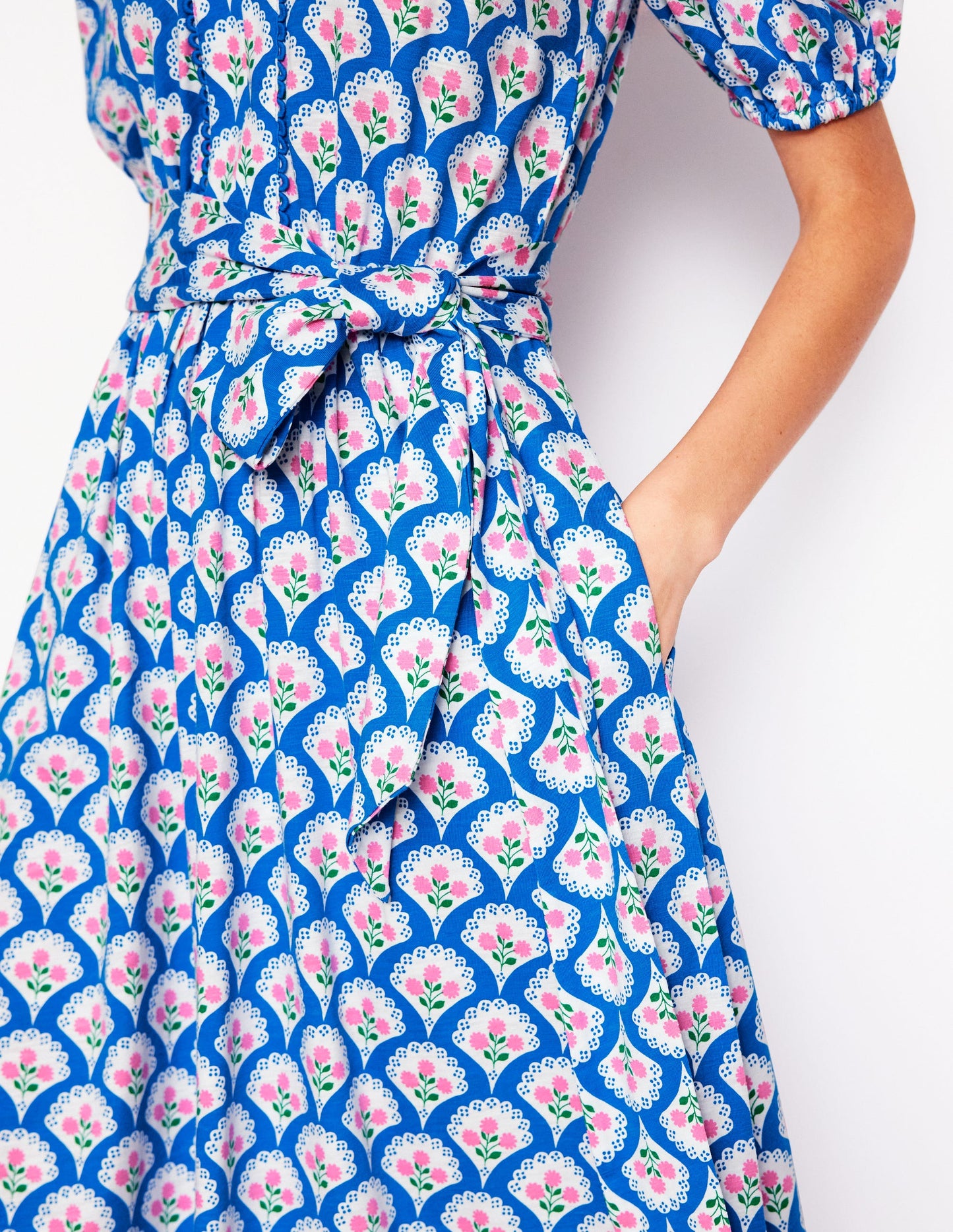 Sofia Jersey-Midikleid mit Besatz-Leuchtendes Blau, Blütenterrasse