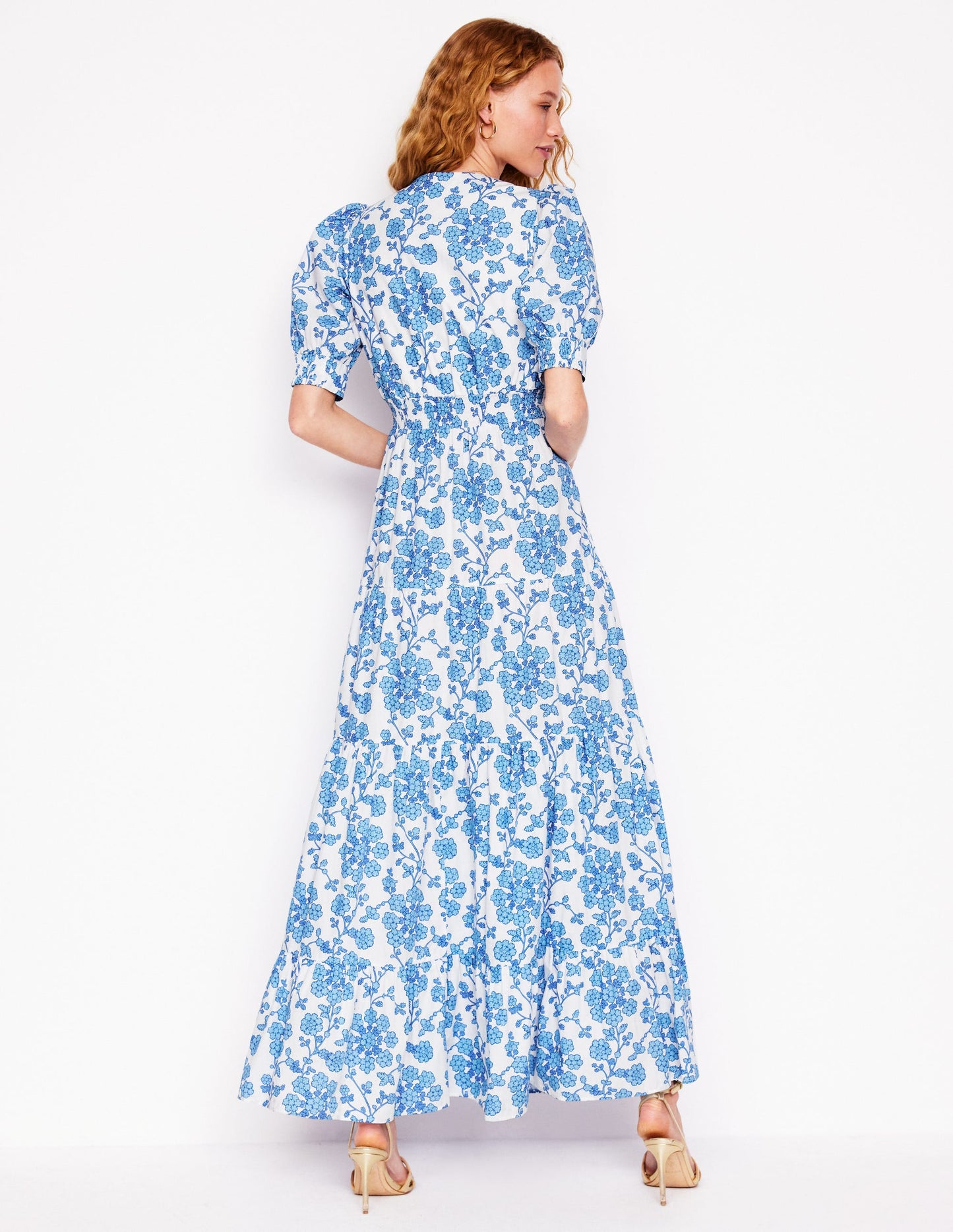 La robe Bella-Ivoire, motif Trailing Yarrow