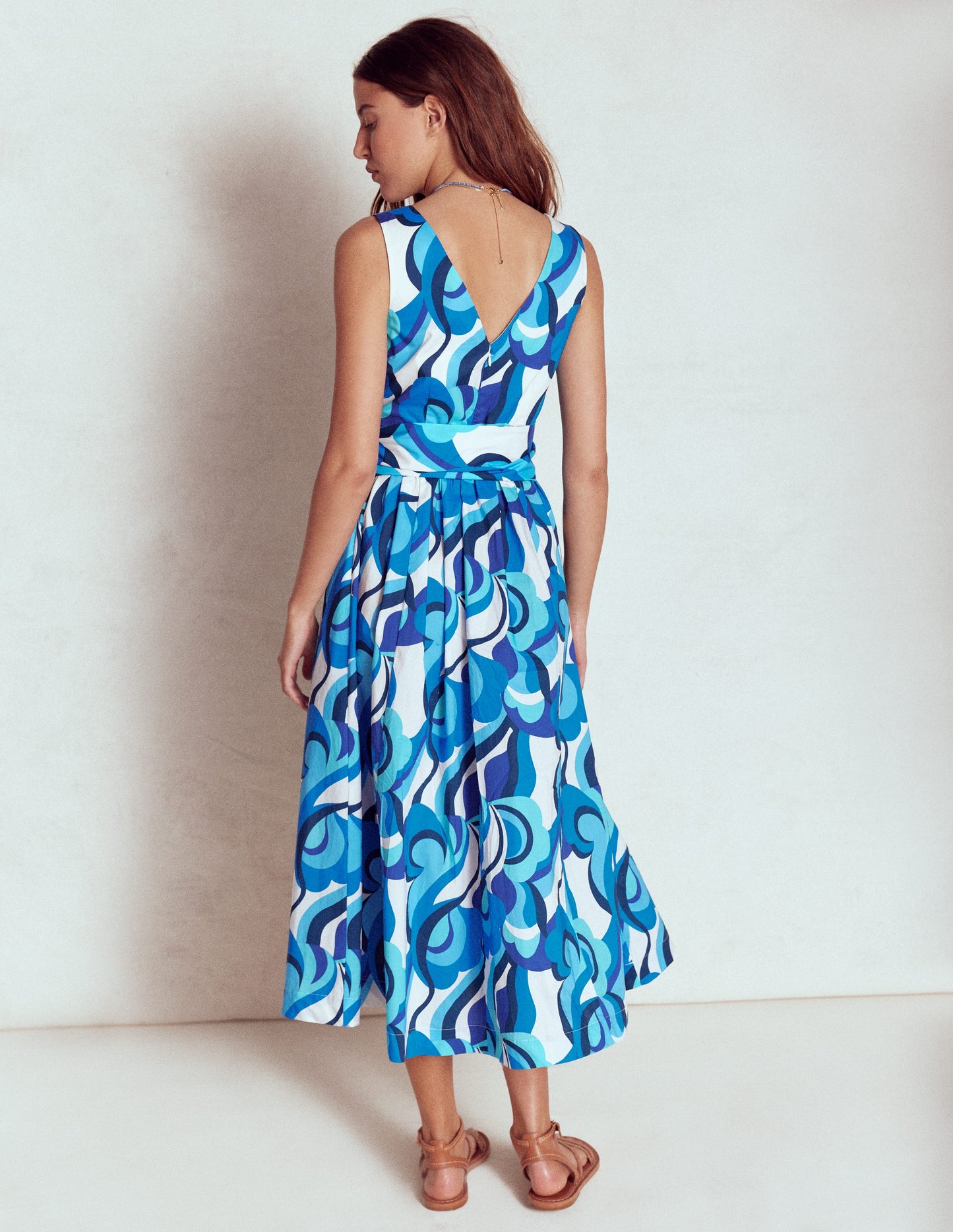 Ausgestelltes Kleid mit V-Ausschnitt und Gürtel-Blau, Abstrakte Wirbel