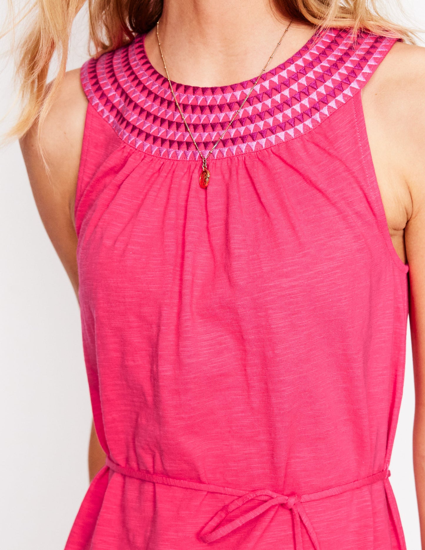 Robe courte Eleni brodée-Rose camélia