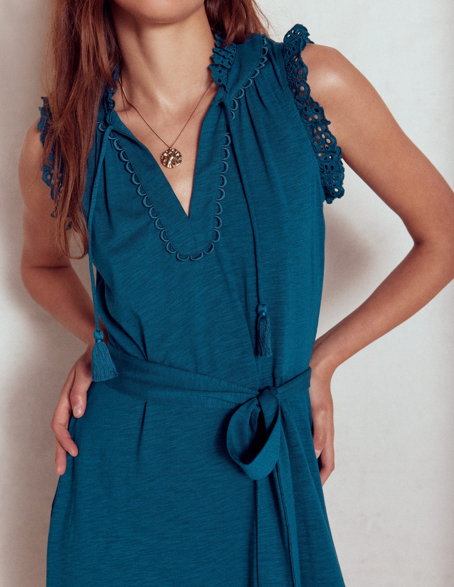 Aria Midikleid mit Lochstickerei-Besatz-Hafenblau