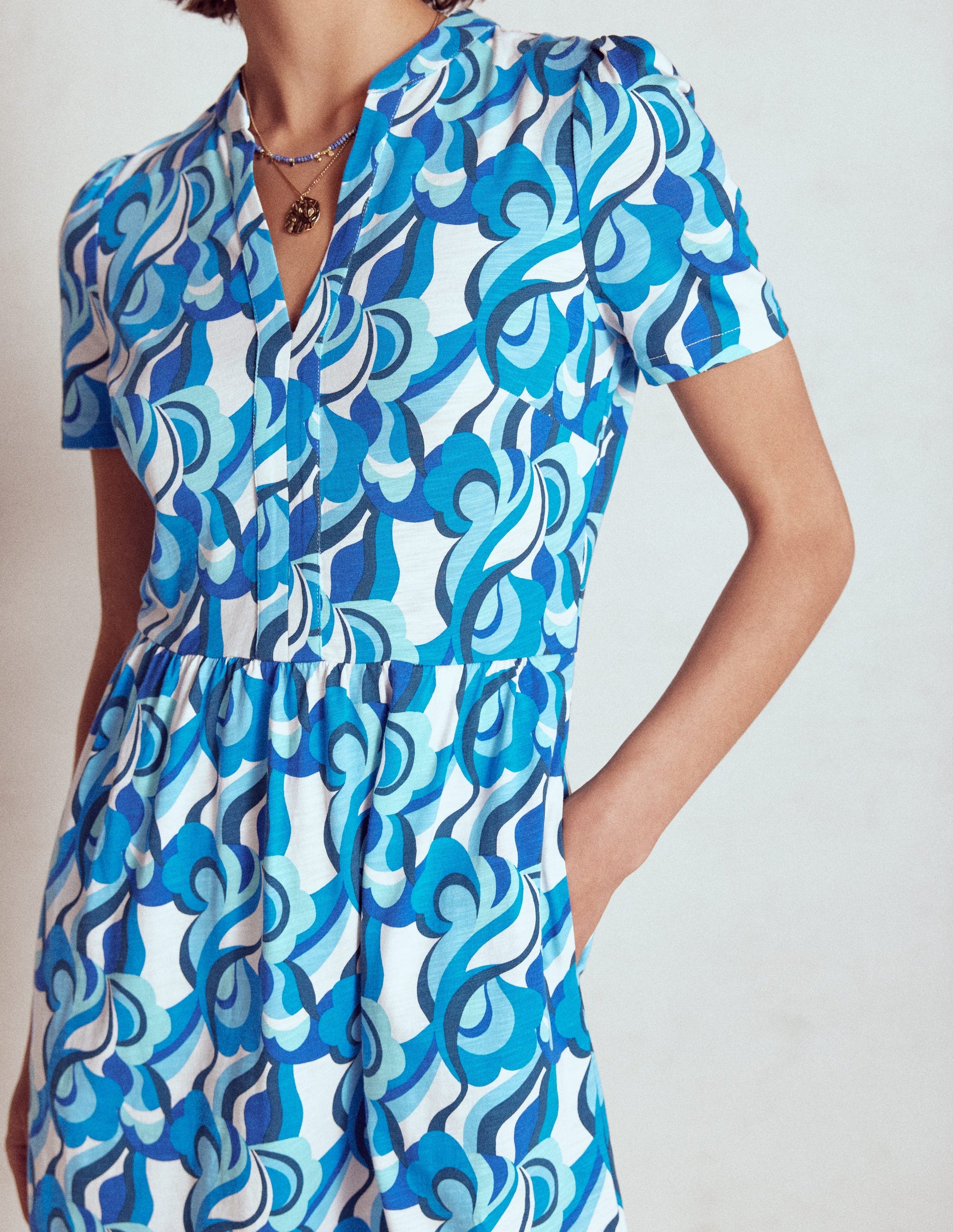 Robe Naomi à manches courtes-Bleu, motif Abstract Swirl-2
