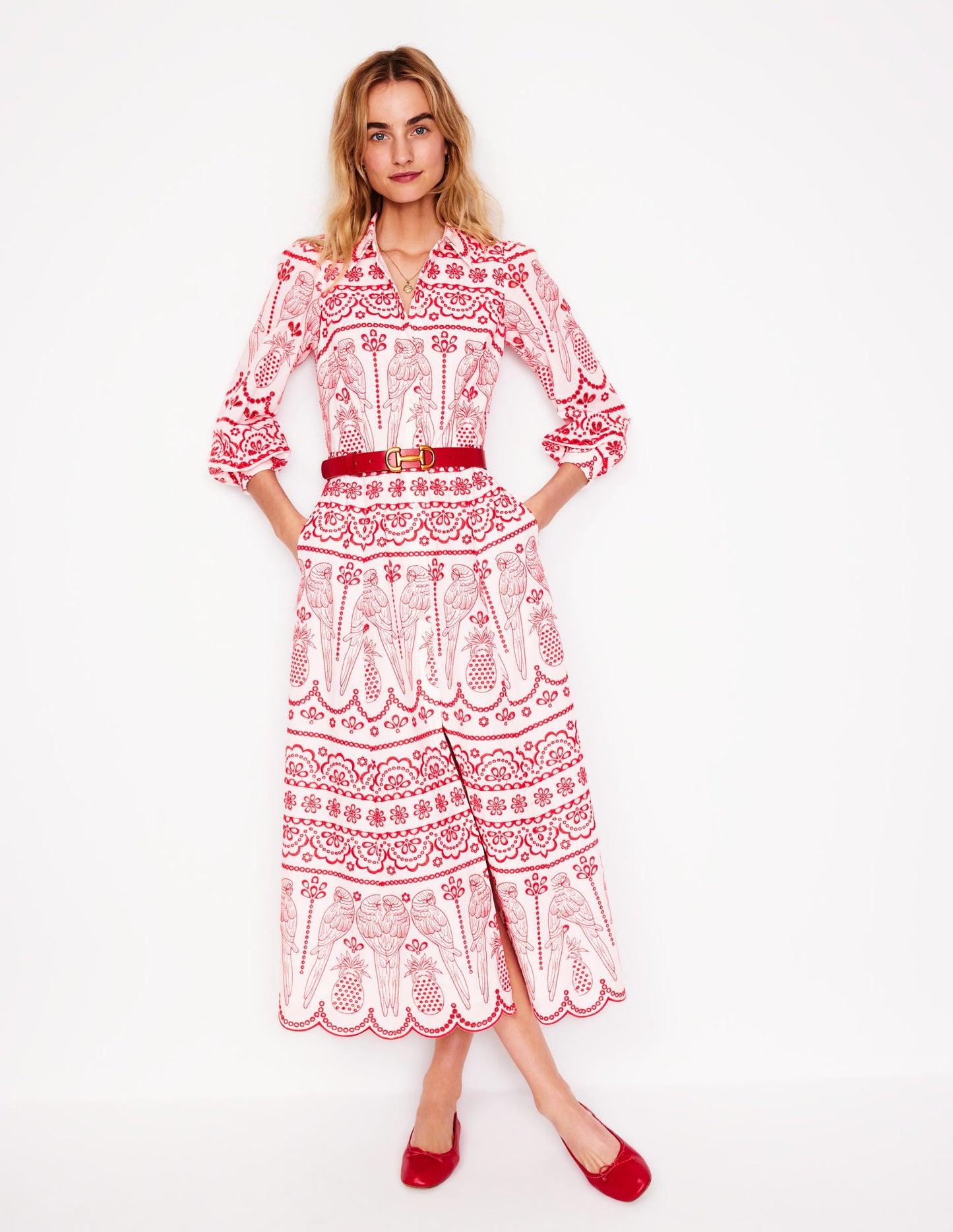 Clara Hemdblusenkleid mit Lochstickerei-Mohnblumenrot, Papageien-Lockstickerei