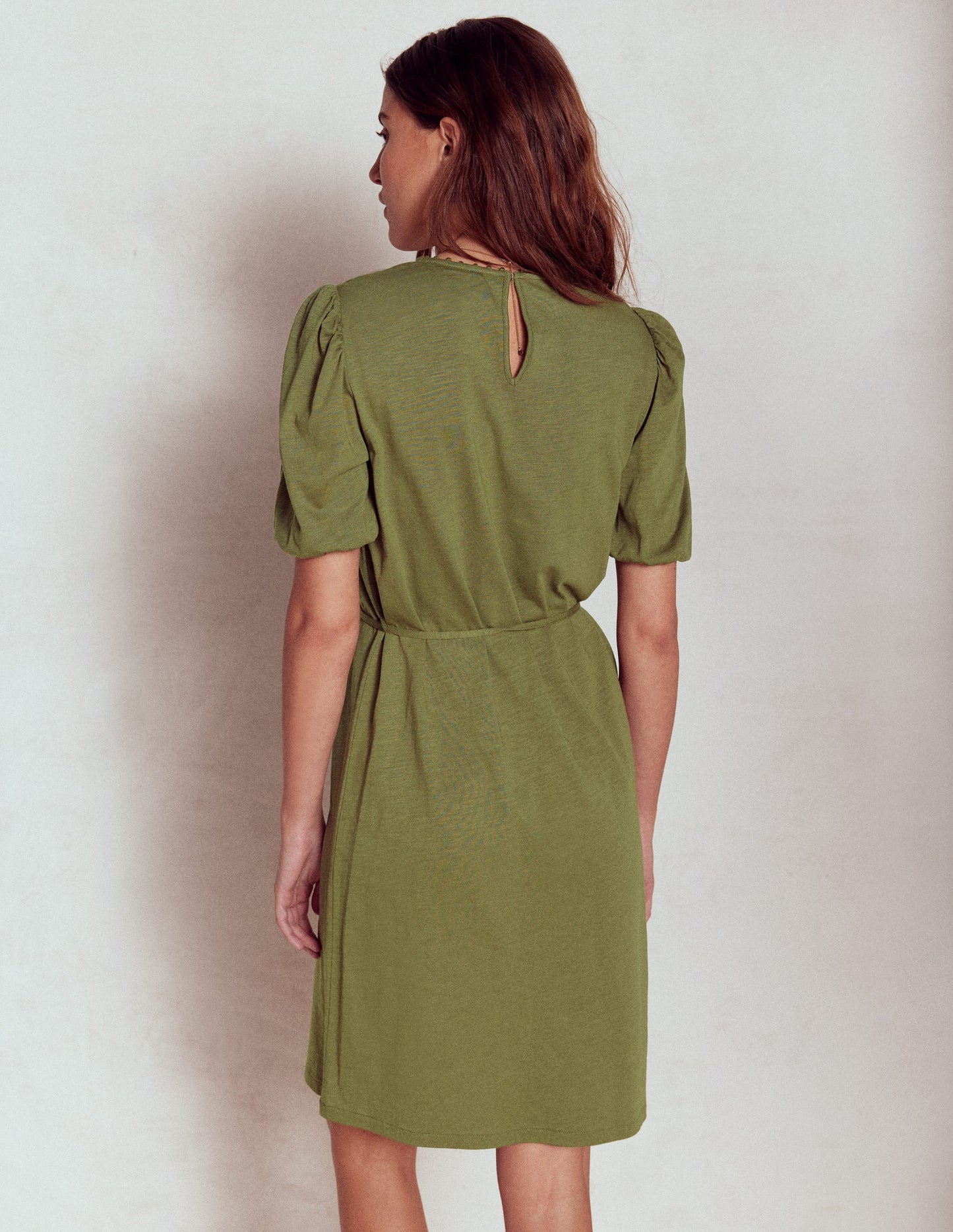 Kurzes Kleid mit Cutwork-Detail-Waldgrün