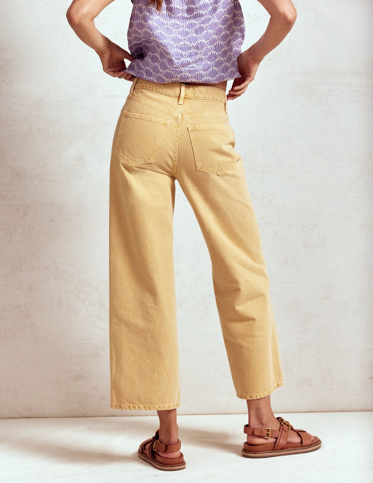 Kurze Jeans mit hohem Bund und geradem Beinschnitt-Buttermilchgelb