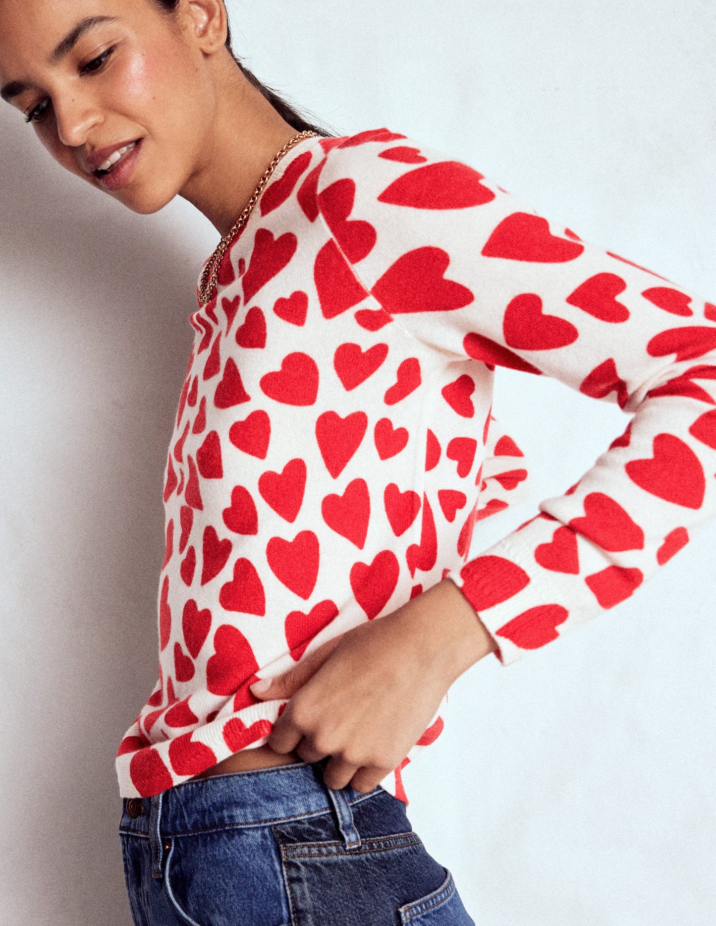 Pull Eva col rond en cachemire-Ivoire, motif Heart Cluster