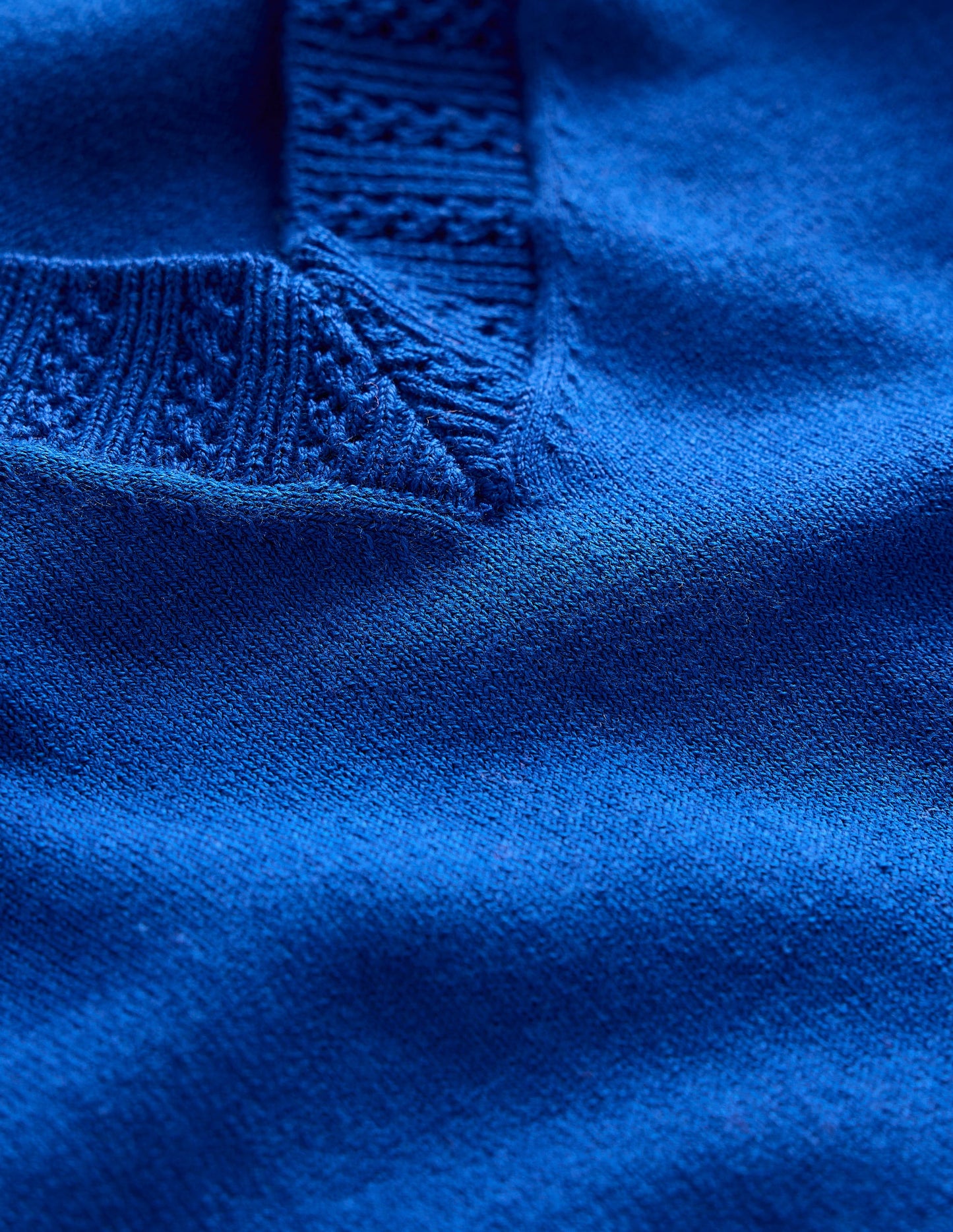 Pull Emilia à col V en coton-Bleu vif