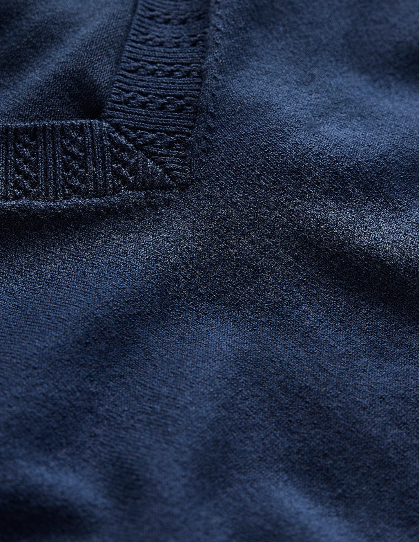 Emilia Baumwollpullover mit V-Ausschnitt-Marineblaue