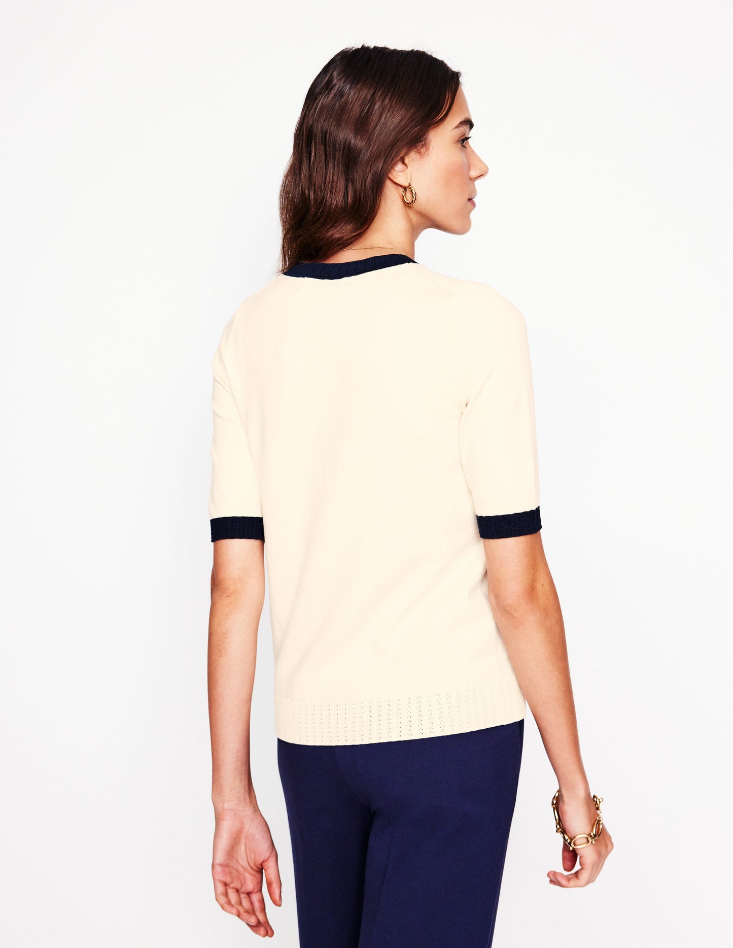 Emilia Baumwoll-T-Shirt mit Rundhalsausschnitt-Warmes Naturweiß, Marineblau