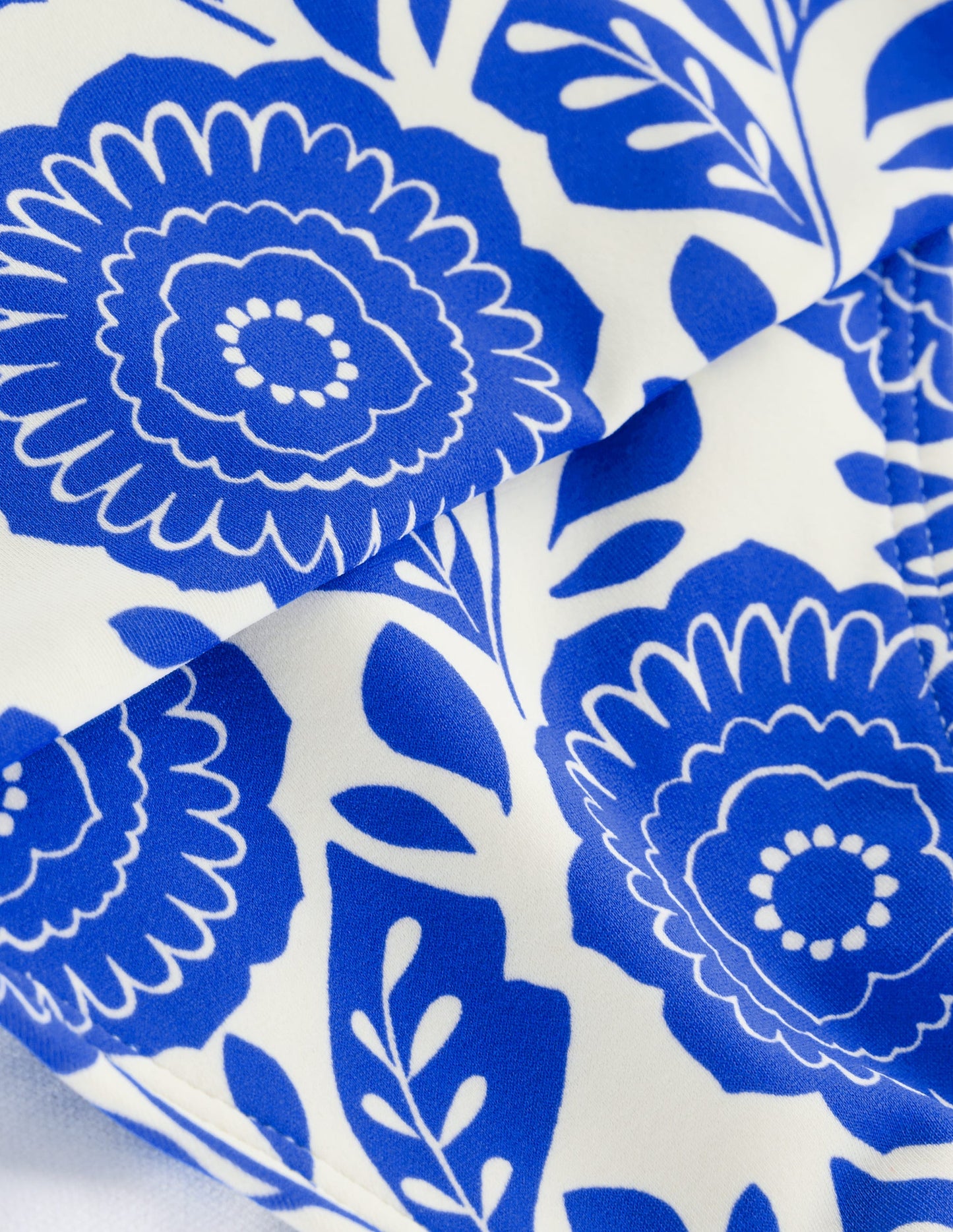 Klassische Bikinihose mit umgeschlagenem Bund-Blauer Dahlienstempel