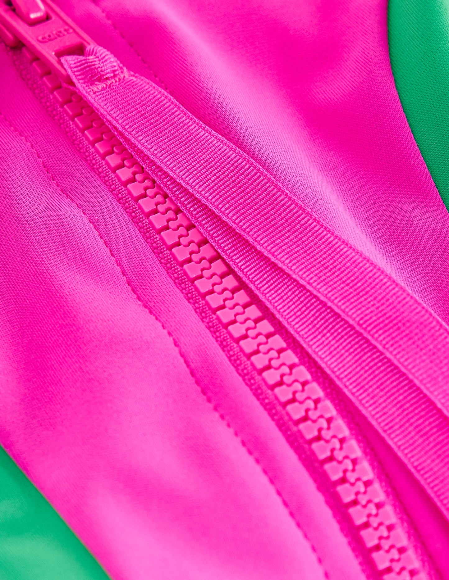 Sportlicher Badeanzug mit Paspel-Kobalt Blockfarben