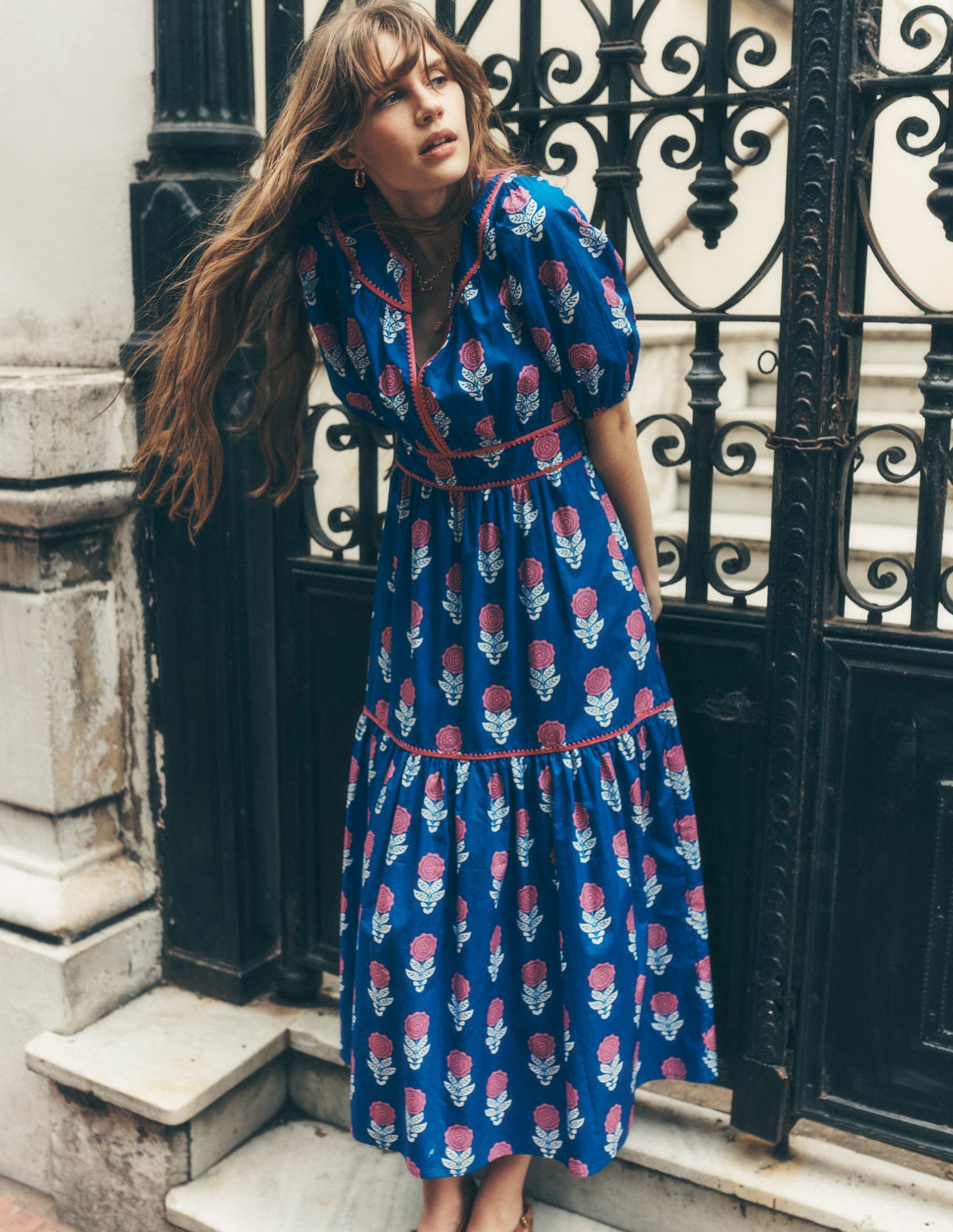 Rhea Besticktes Midikleid-Galerie-Blau, Dahlienzweig