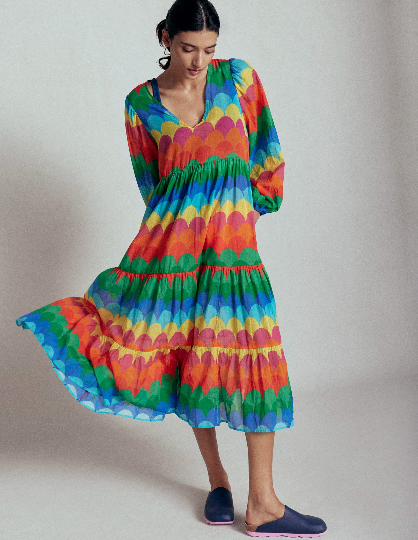 Gestufter Baumwollkaftan mit V-Ausschnitt-Bunt, Muschel-Streifen